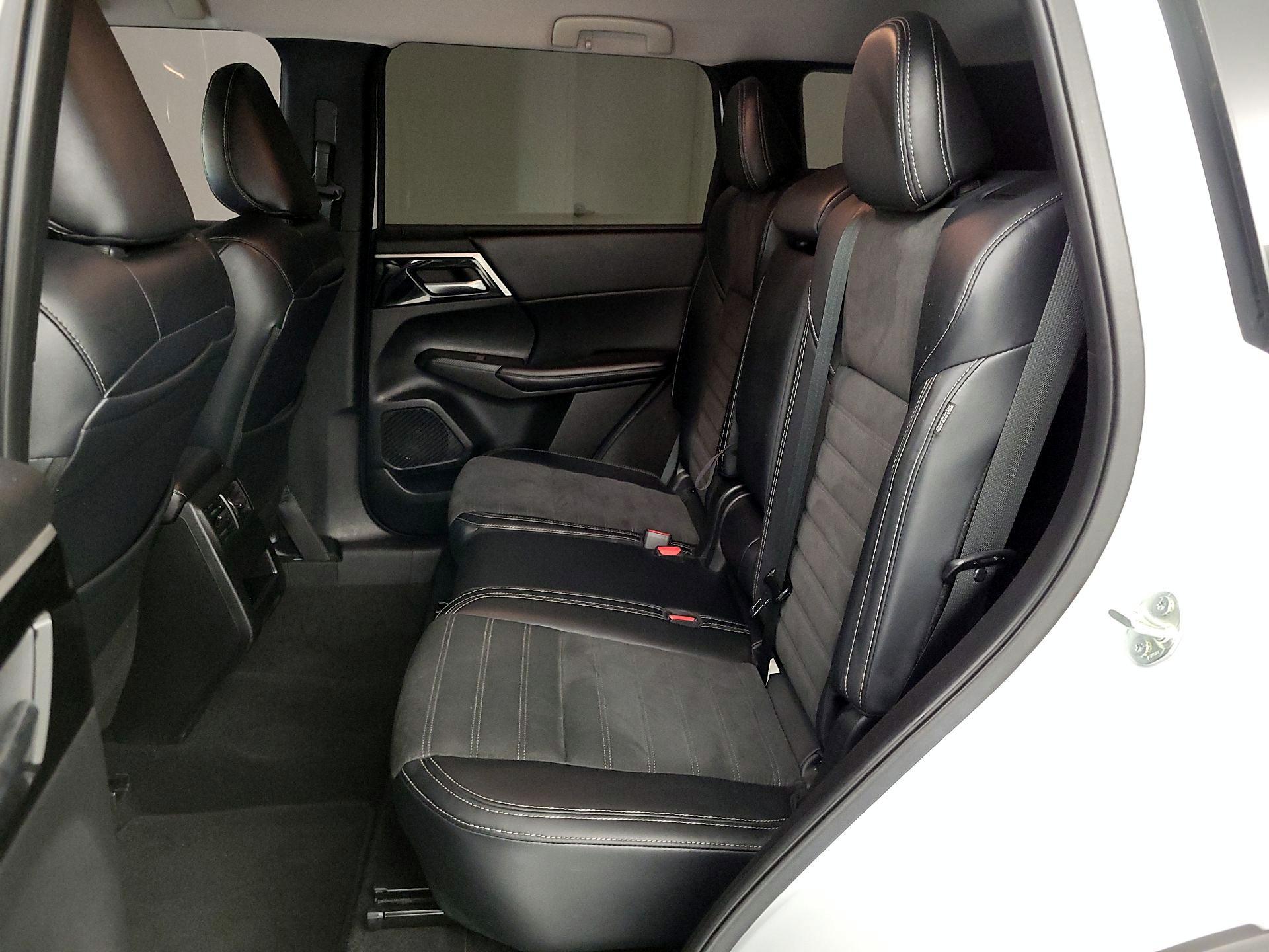 Thumbnail: 2024 Mitsubishi Outlander - 20