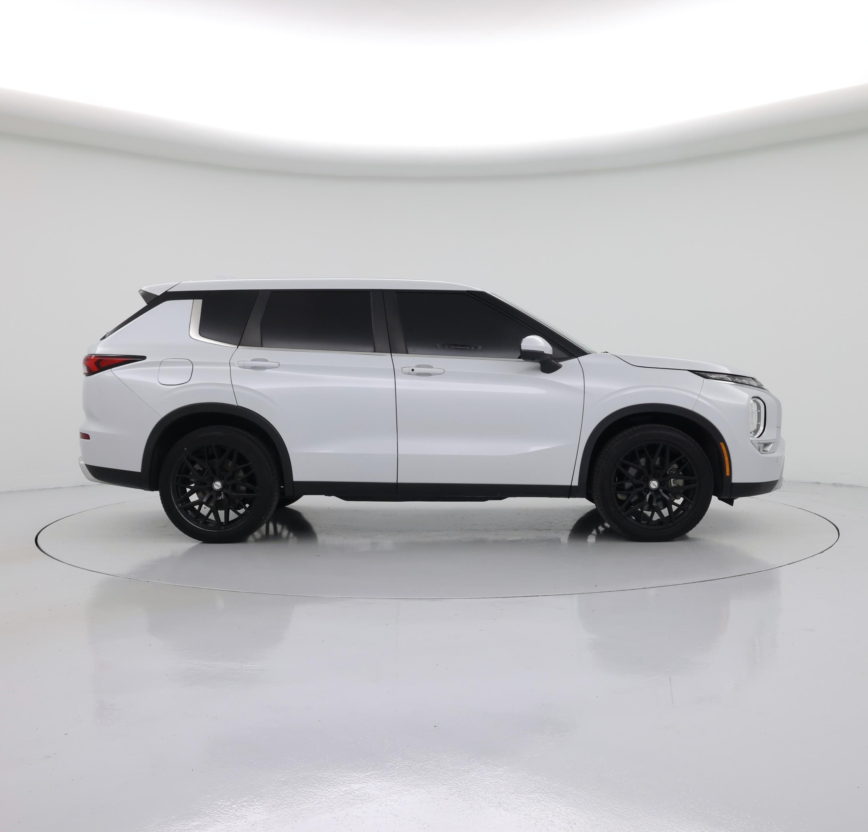 Thumbnail: 2024 Mitsubishi Outlander - 7