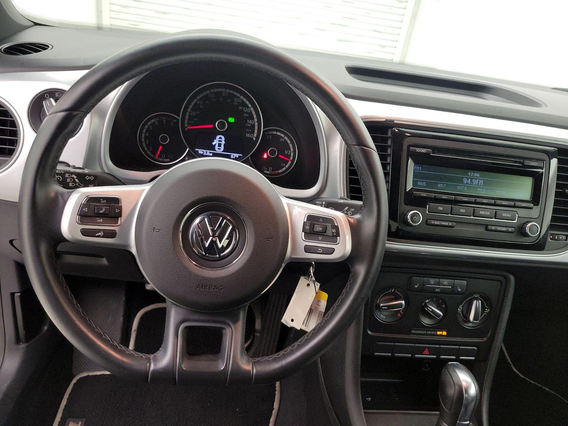 Thumbnail: 2014 Volkswagen Beetle - 10