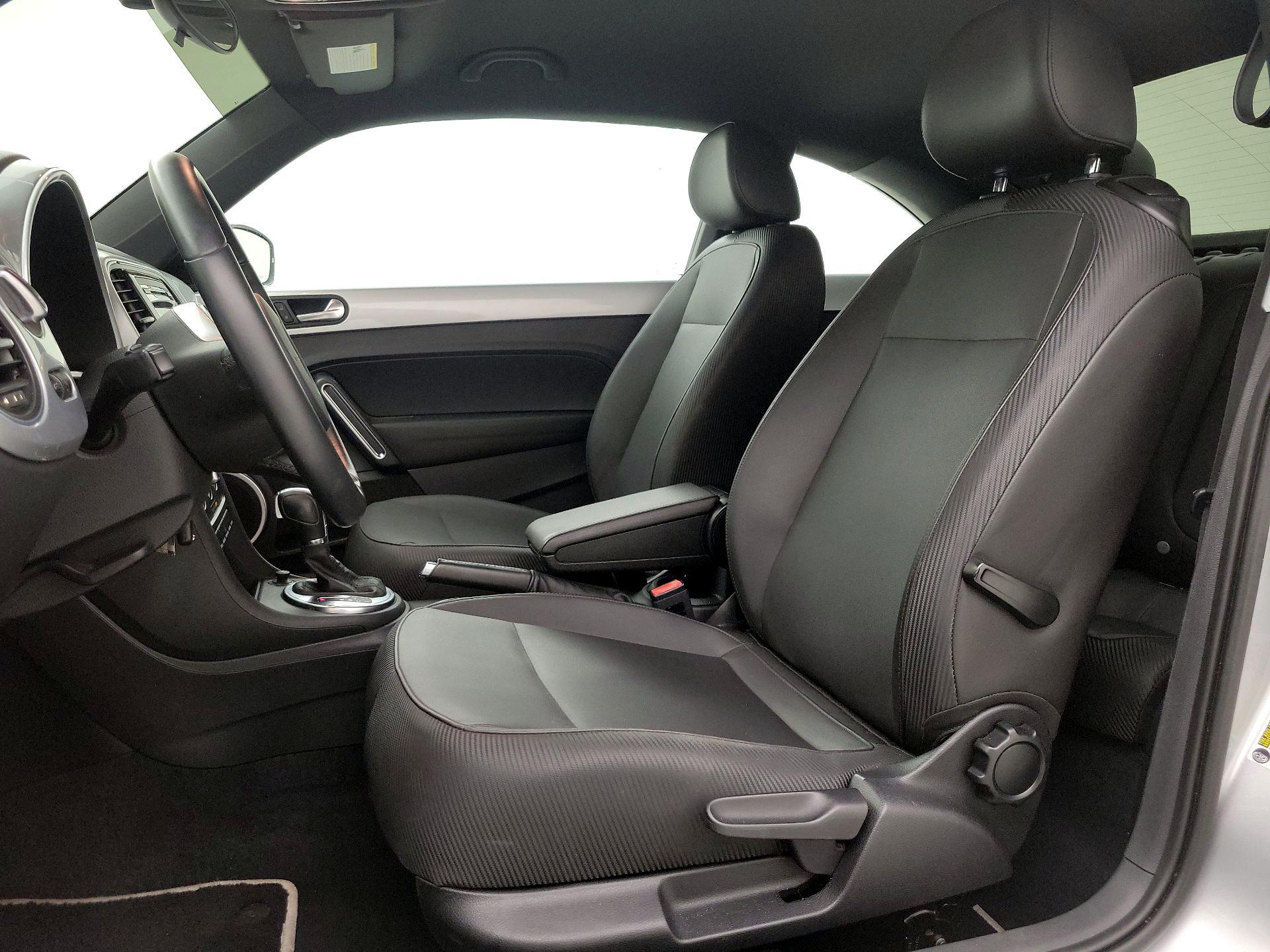 Thumbnail: 2014 Volkswagen Beetle - 11