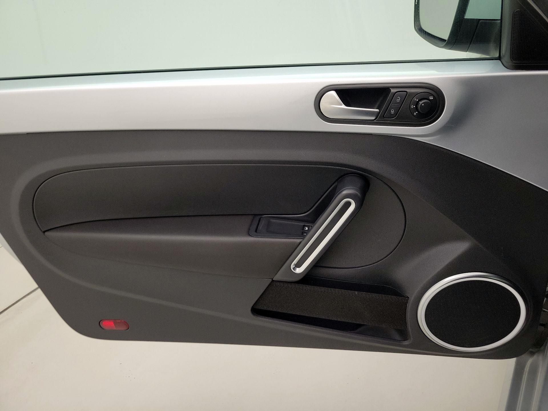 Thumbnail: 2014 Volkswagen Beetle - 12