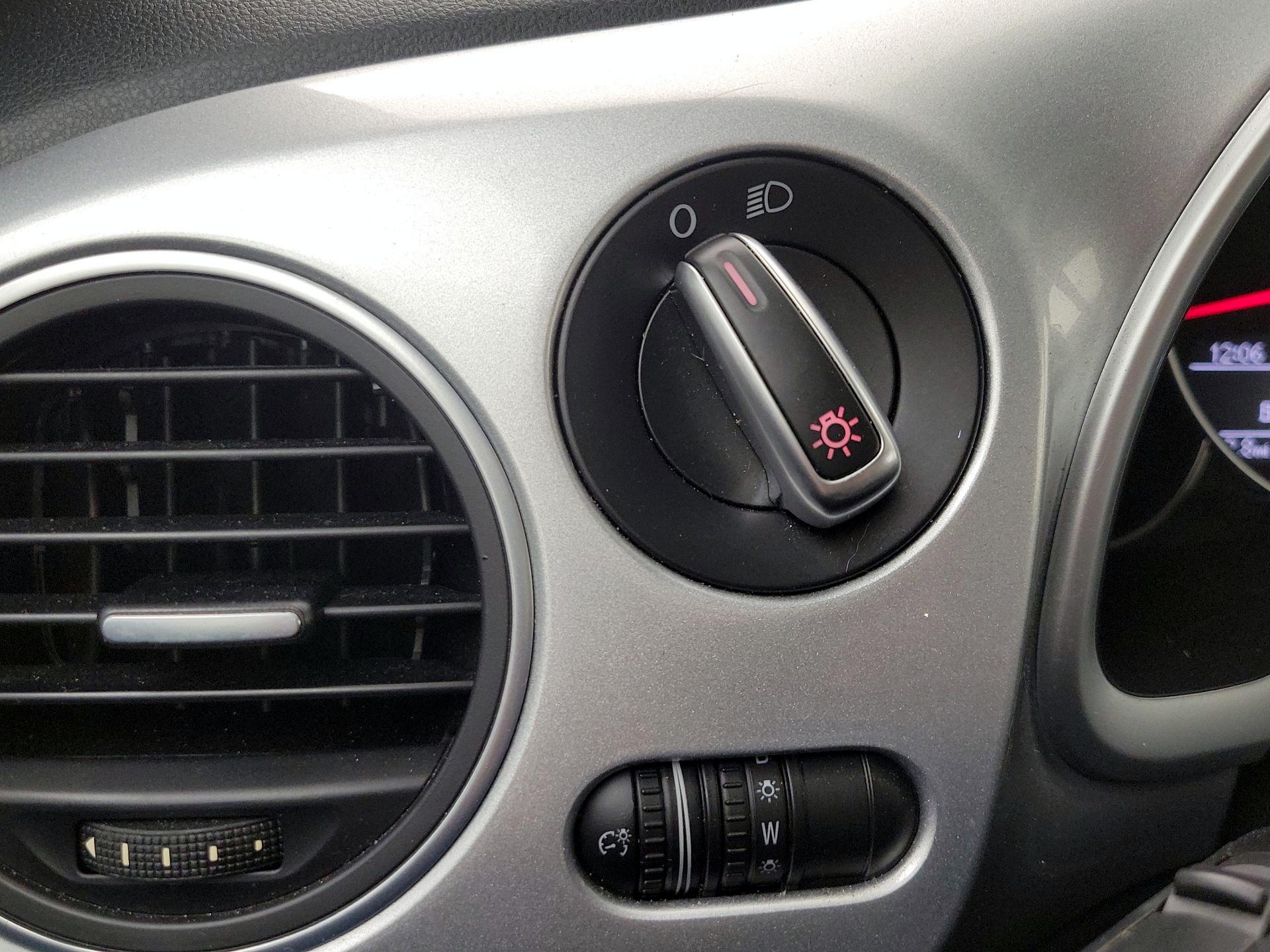 Thumbnail: 2014 Volkswagen Beetle - 13