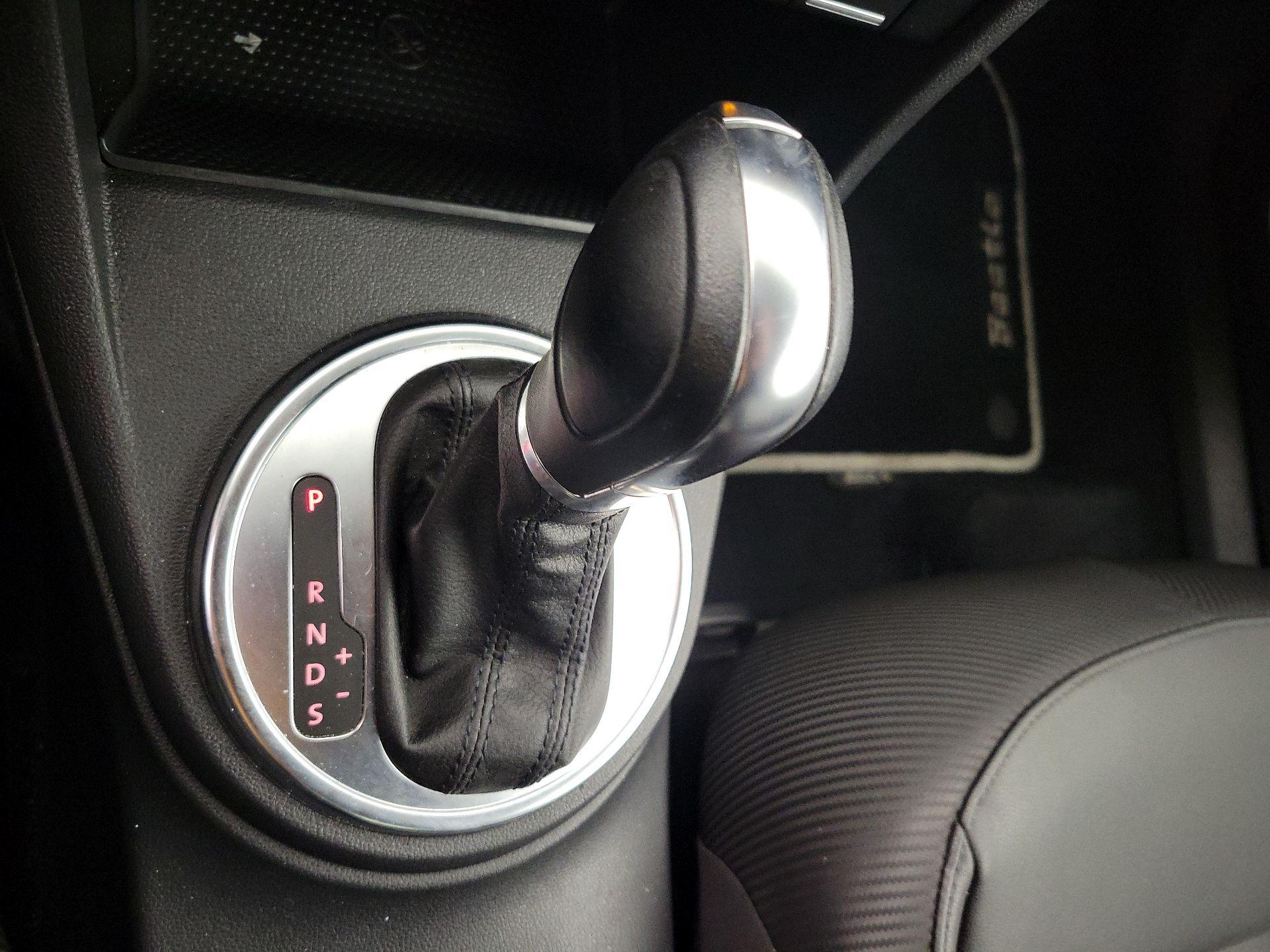 Thumbnail: 2014 Volkswagen Beetle - 16