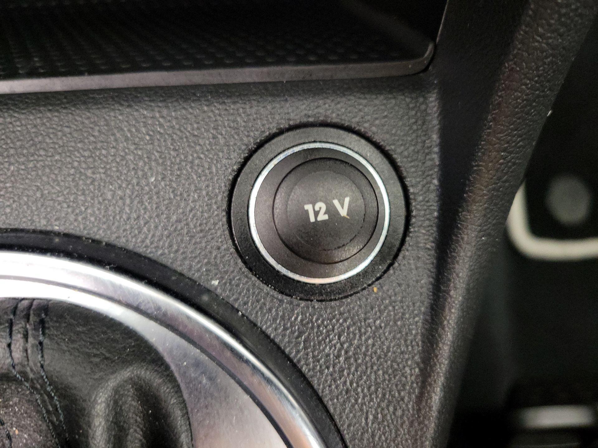 Thumbnail: 2014 Volkswagen Beetle - 17