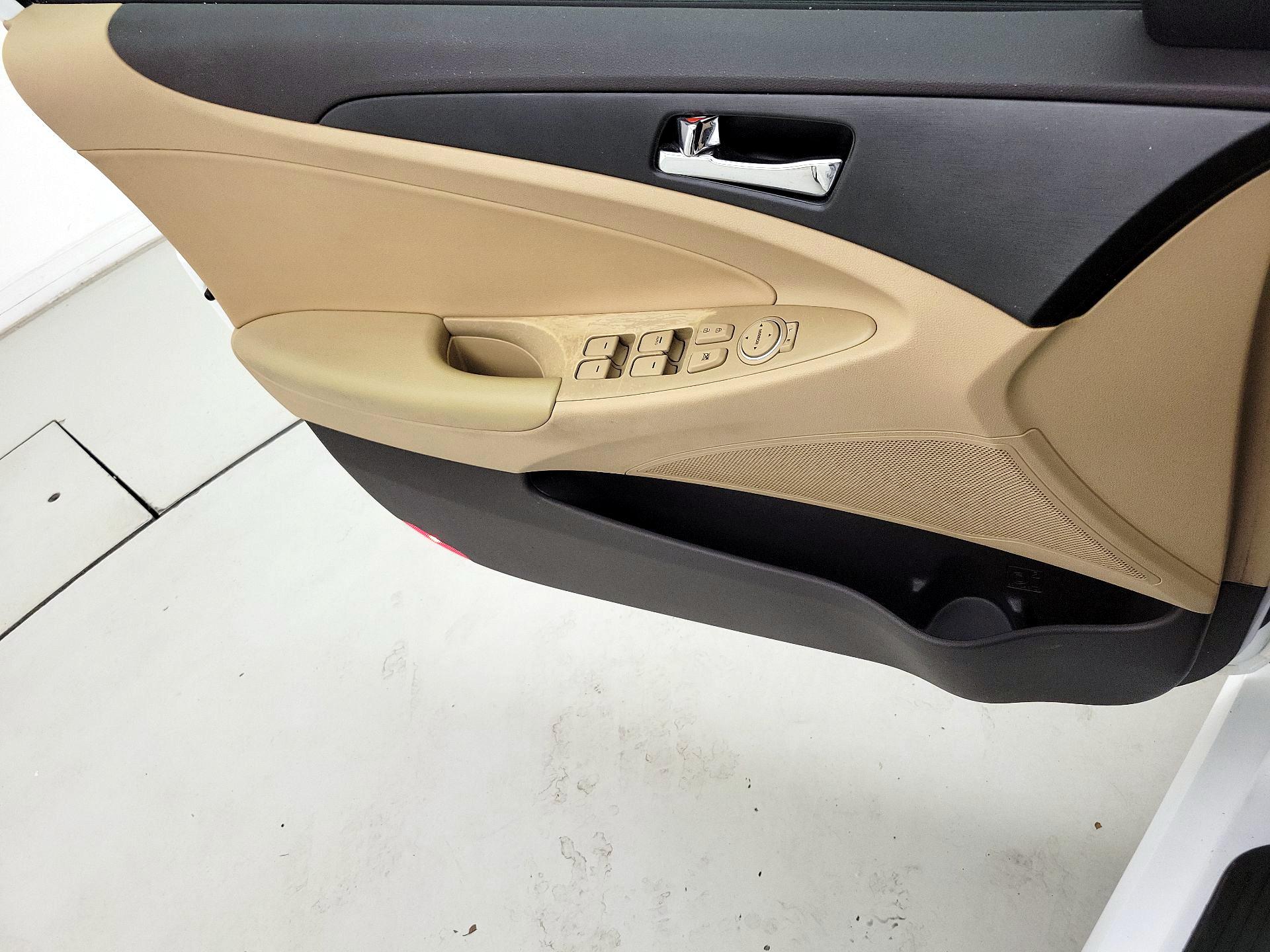 Thumbnail: 2014 Hyundai Sonata - 12