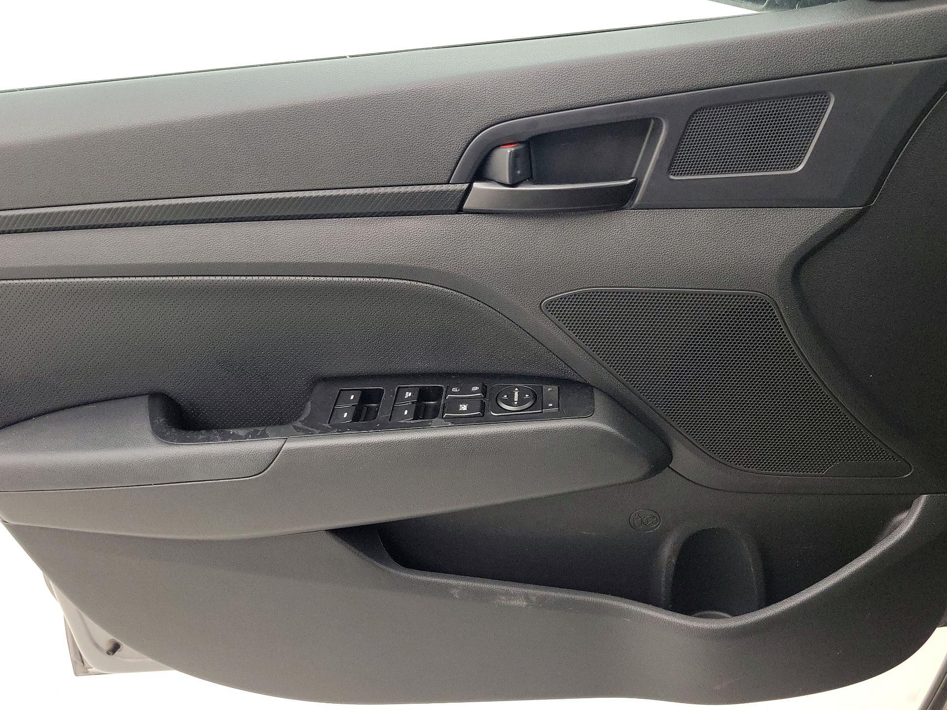 Thumbnail: 2020 Hyundai Elantra - 12