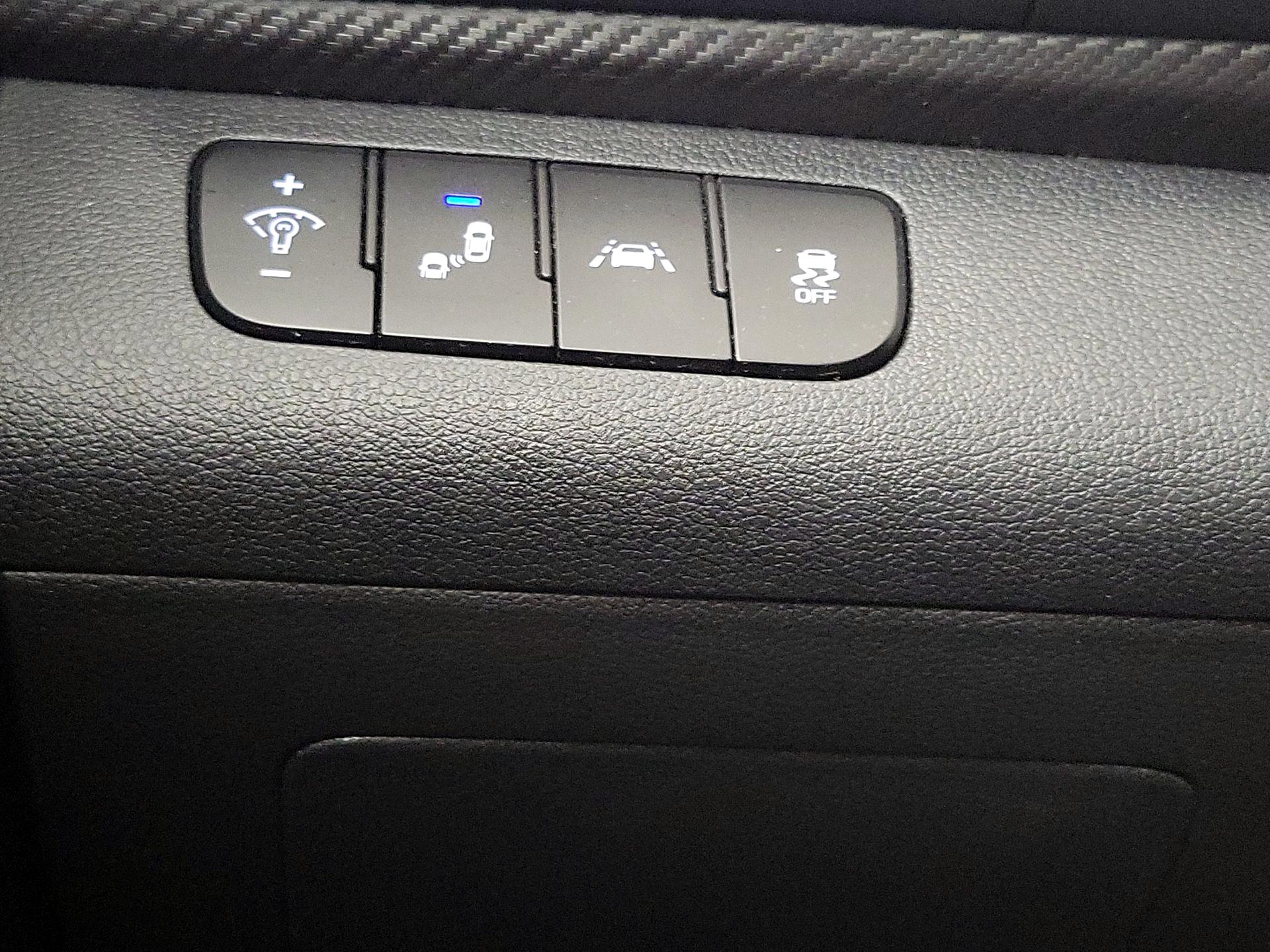 Thumbnail: 2020 Hyundai Elantra - 13