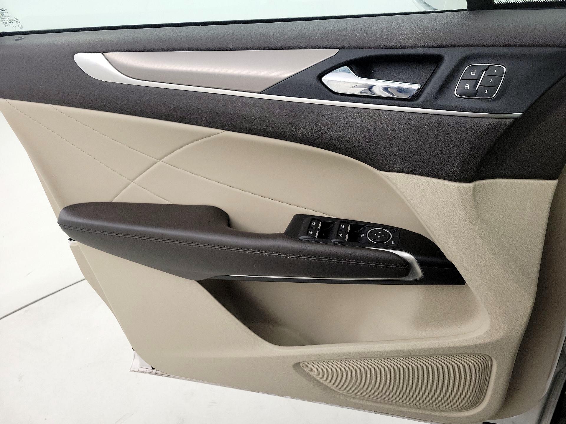 Thumbnail: 2019 Lincoln MKC - 12