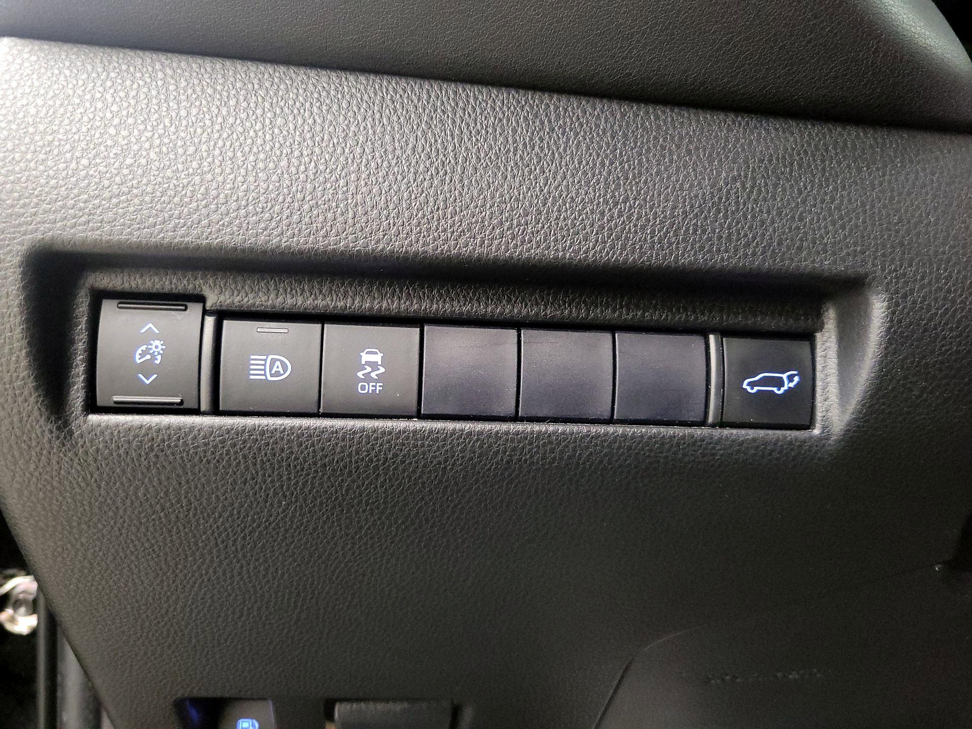 Thumbnail: 2021 Toyota Venza - 13