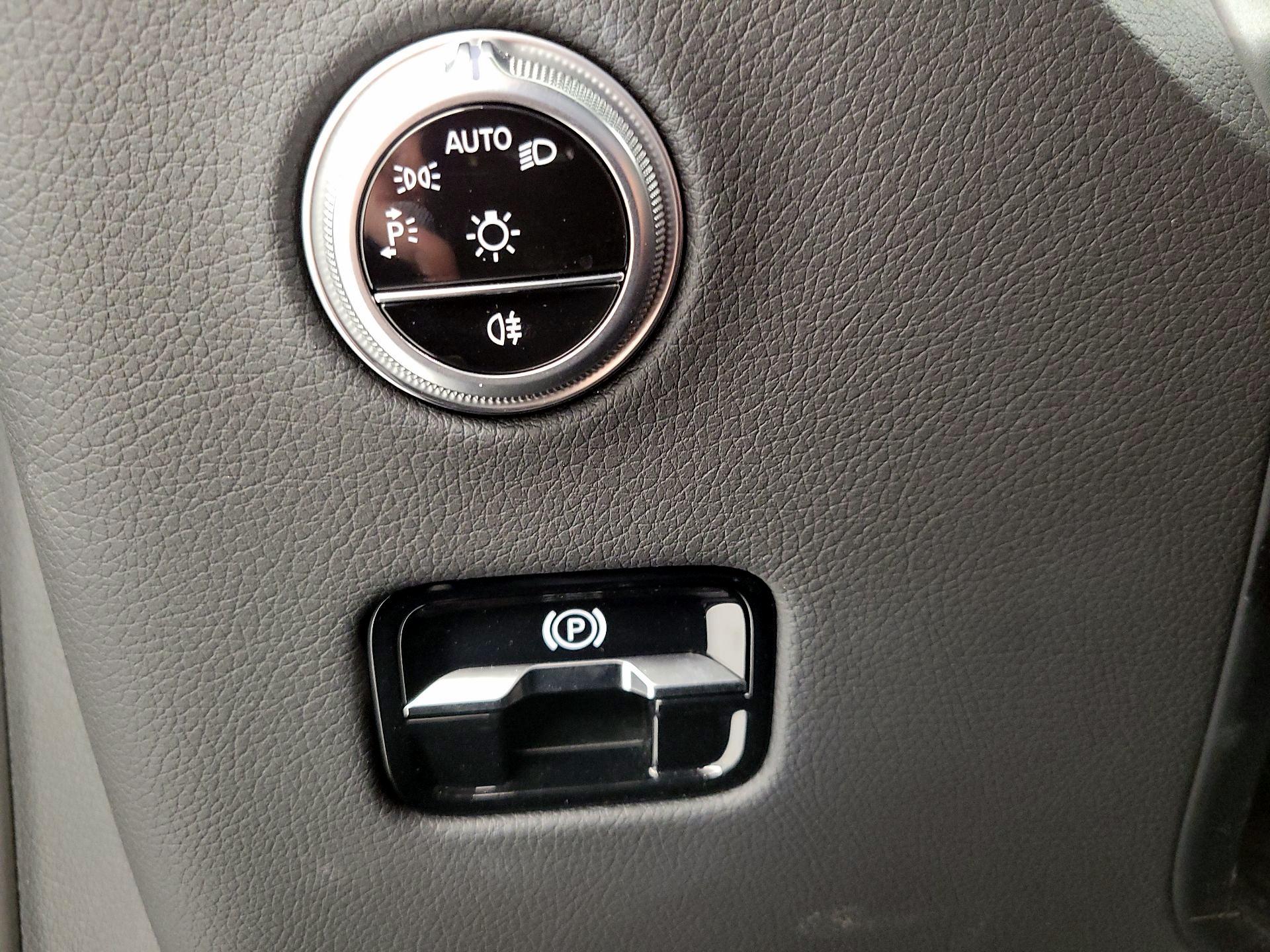 Thumbnail: 2023 Mercedes-Benz GLC - 13