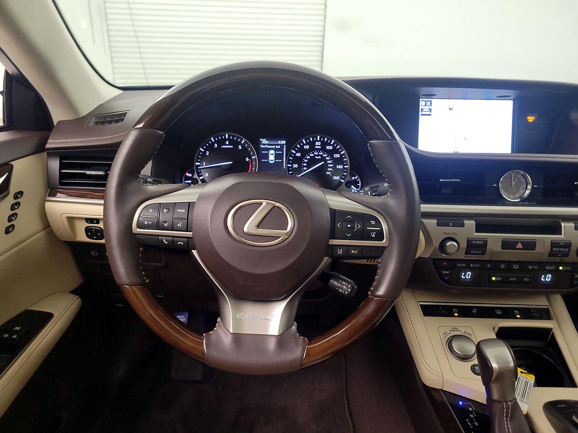 Thumbnail: 2017 Lexus ES - 10