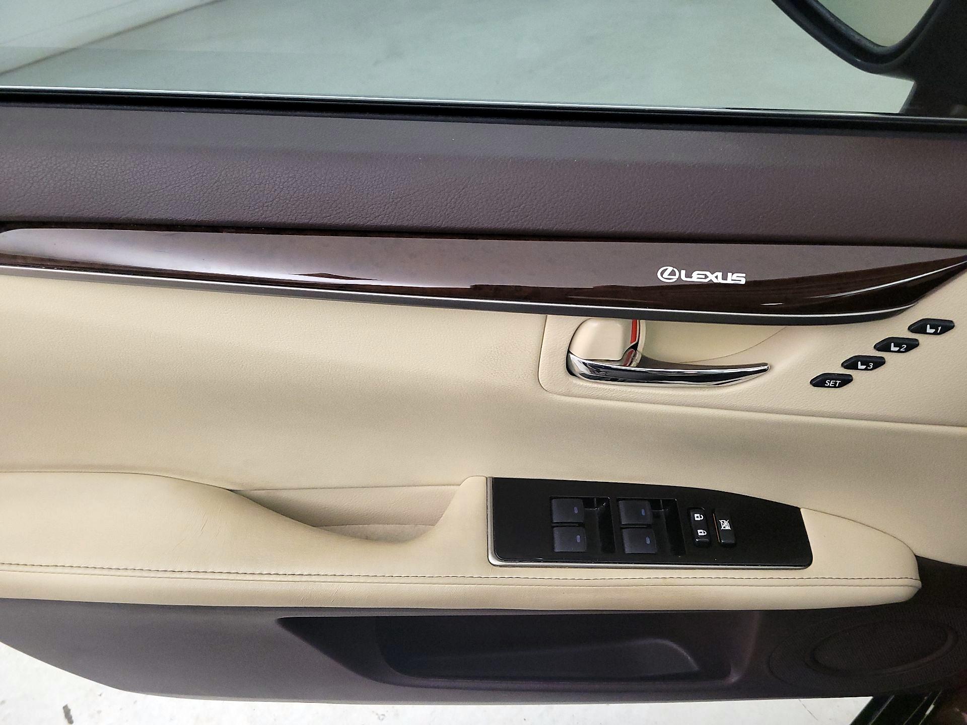 Thumbnail: 2017 Lexus ES - 12