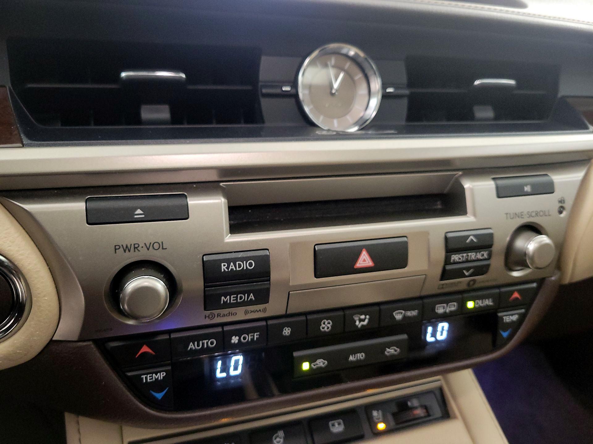 Thumbnail: 2017 Lexus ES - 17