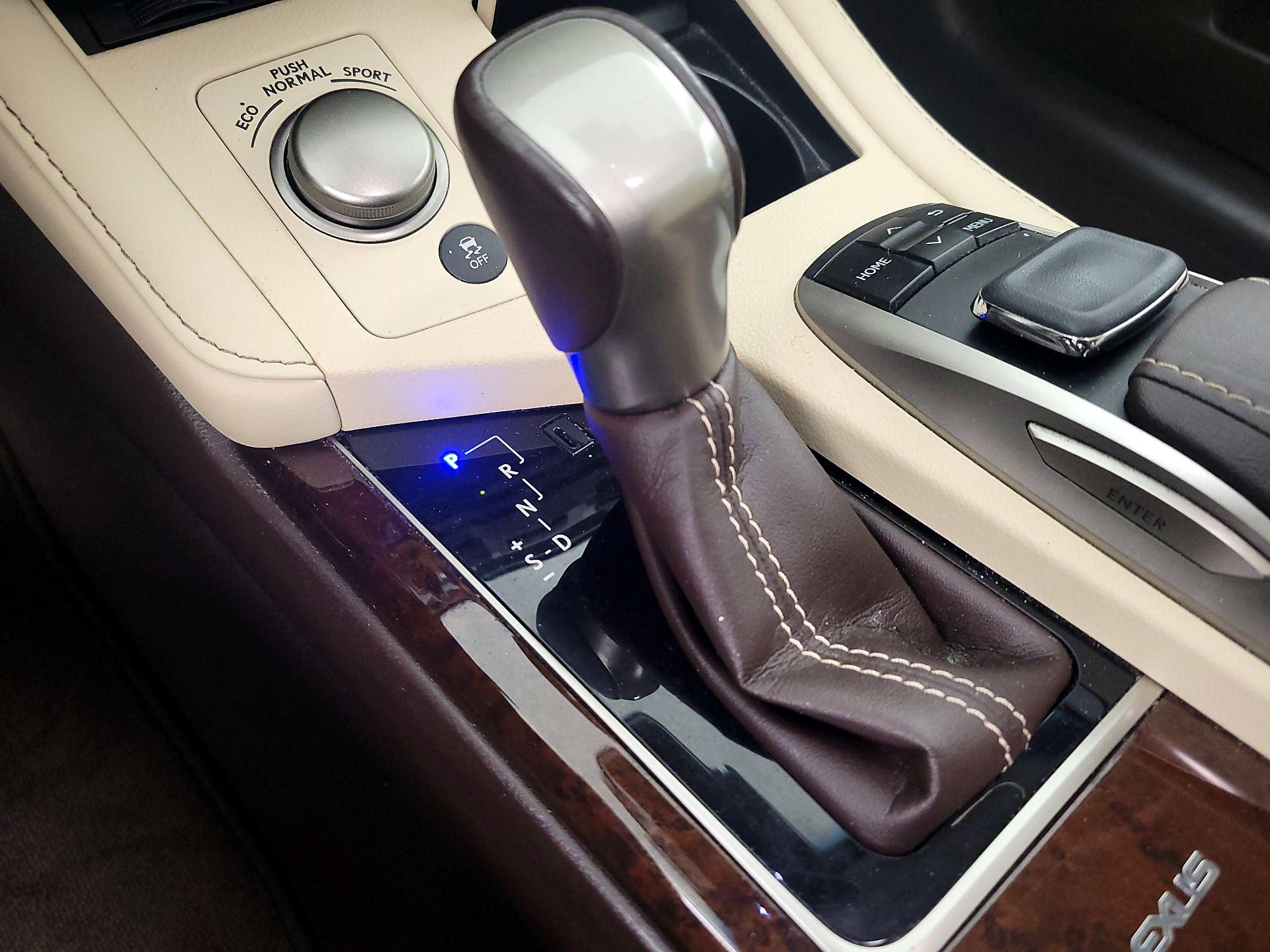 Thumbnail: 2017 Lexus ES - 18