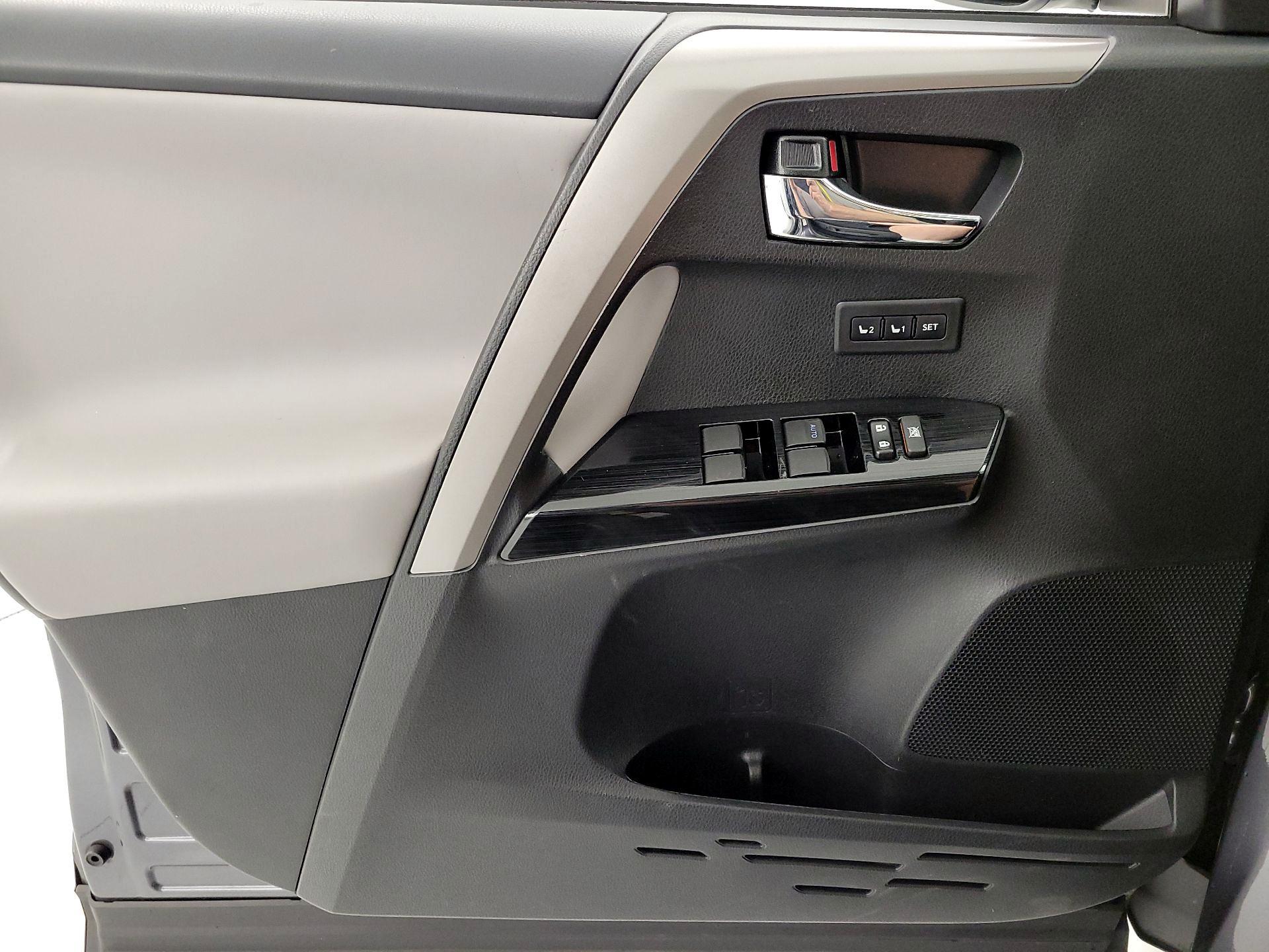 Thumbnail: 2017 Toyota RAV4 - 12