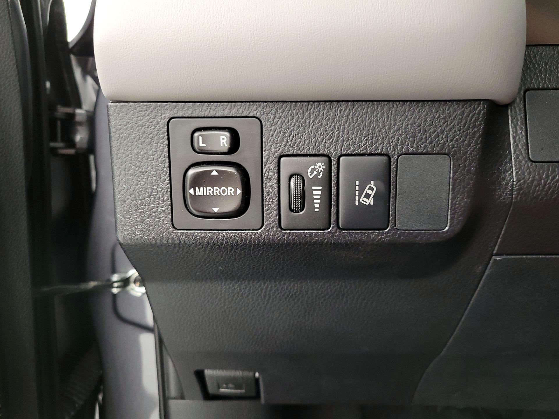 Thumbnail: 2017 Toyota RAV4 - 13