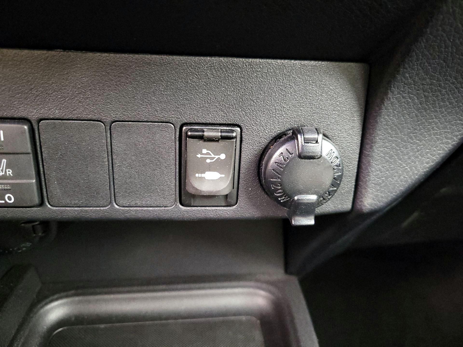 Thumbnail: 2017 Toyota RAV4 - 18