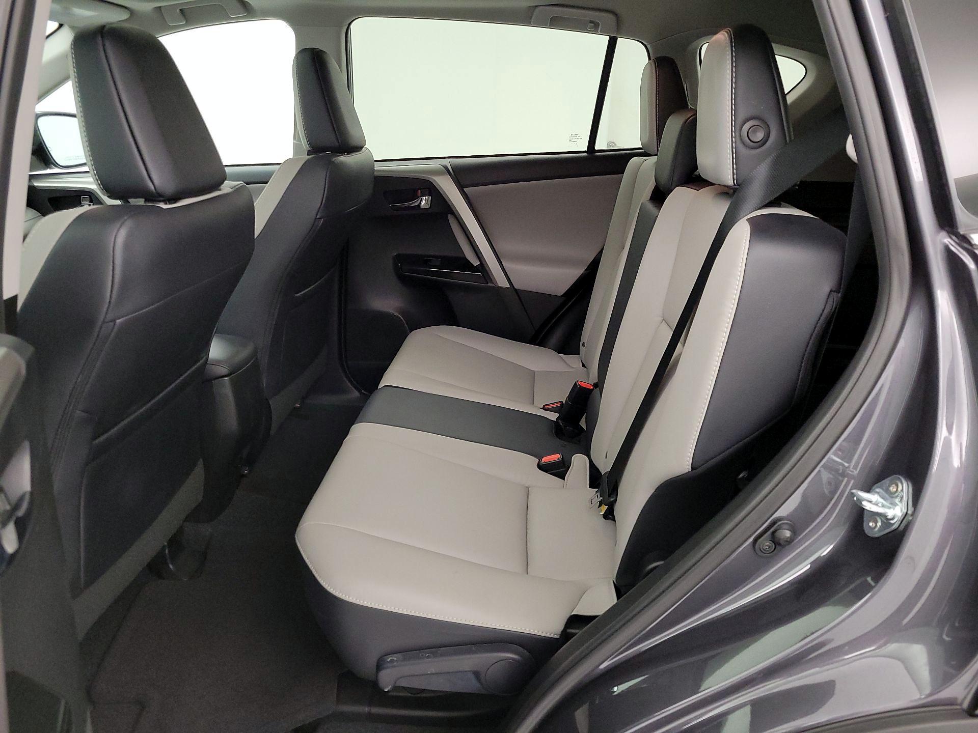 Thumbnail: 2017 Toyota RAV4 - 20