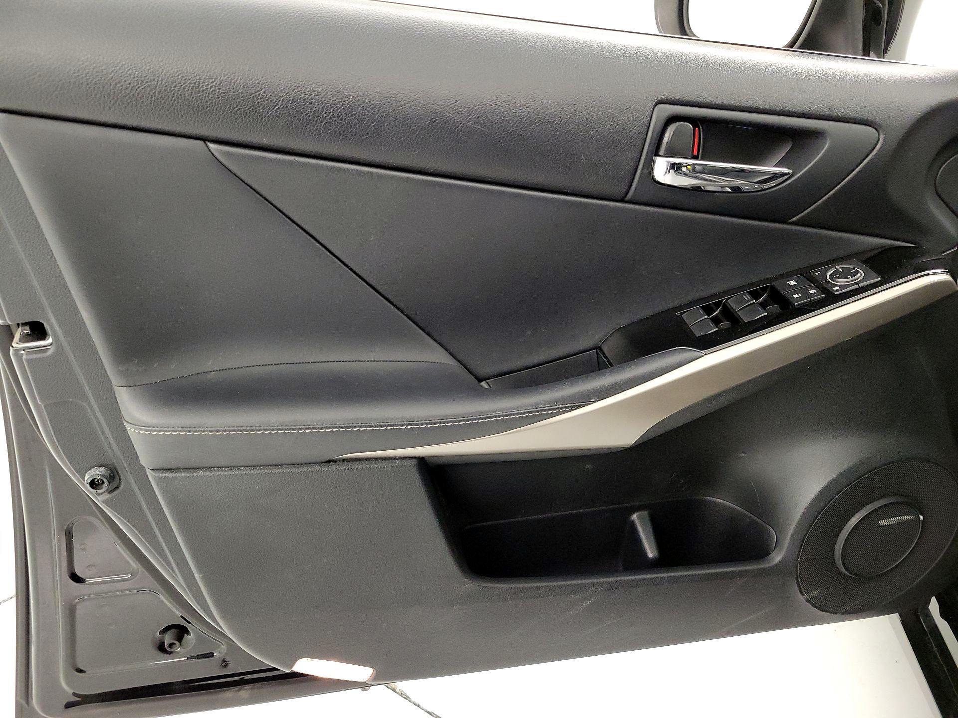 Thumbnail: 2015 Lexus IS - 12