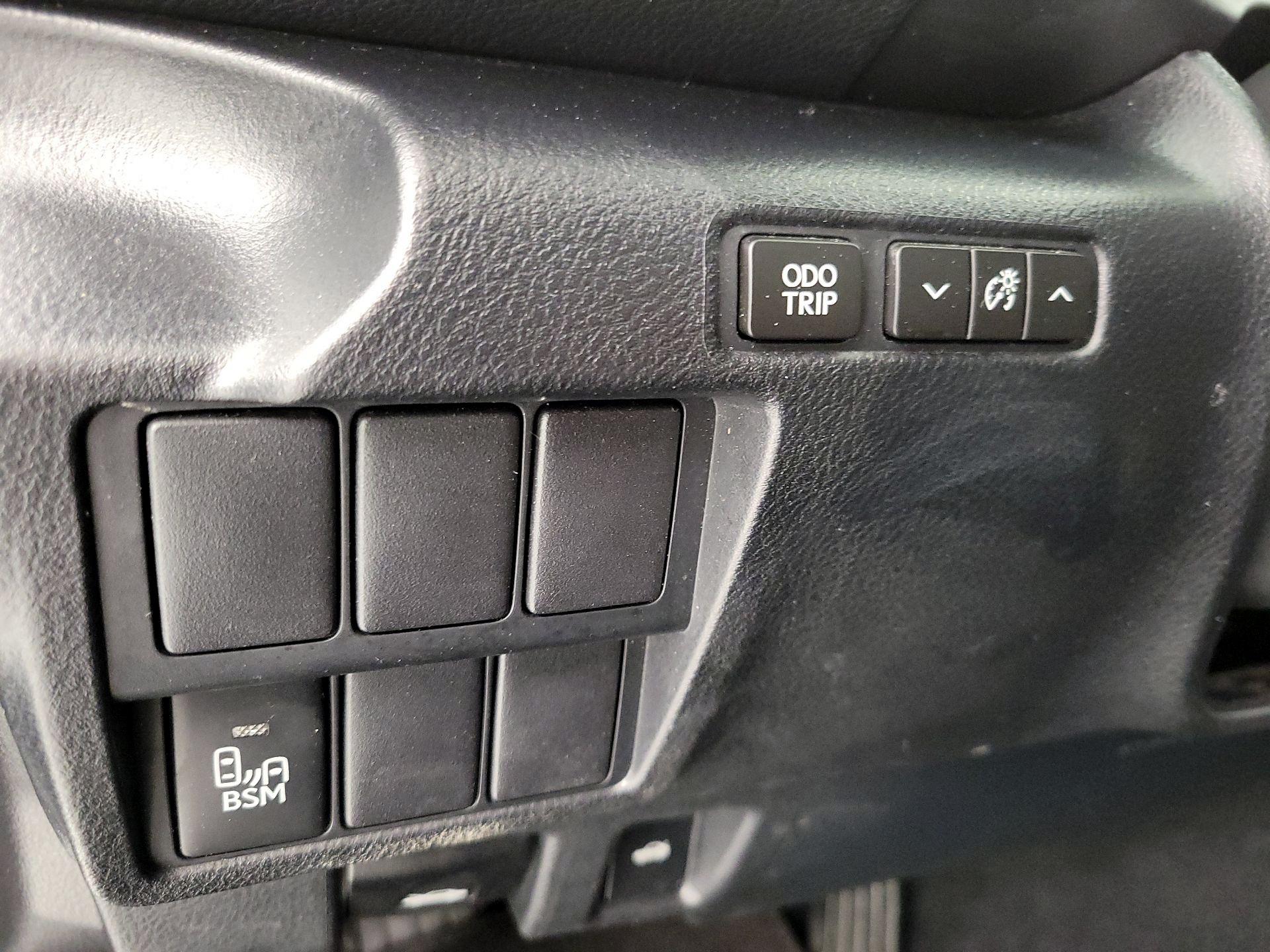 Thumbnail: 2015 Lexus IS - 13