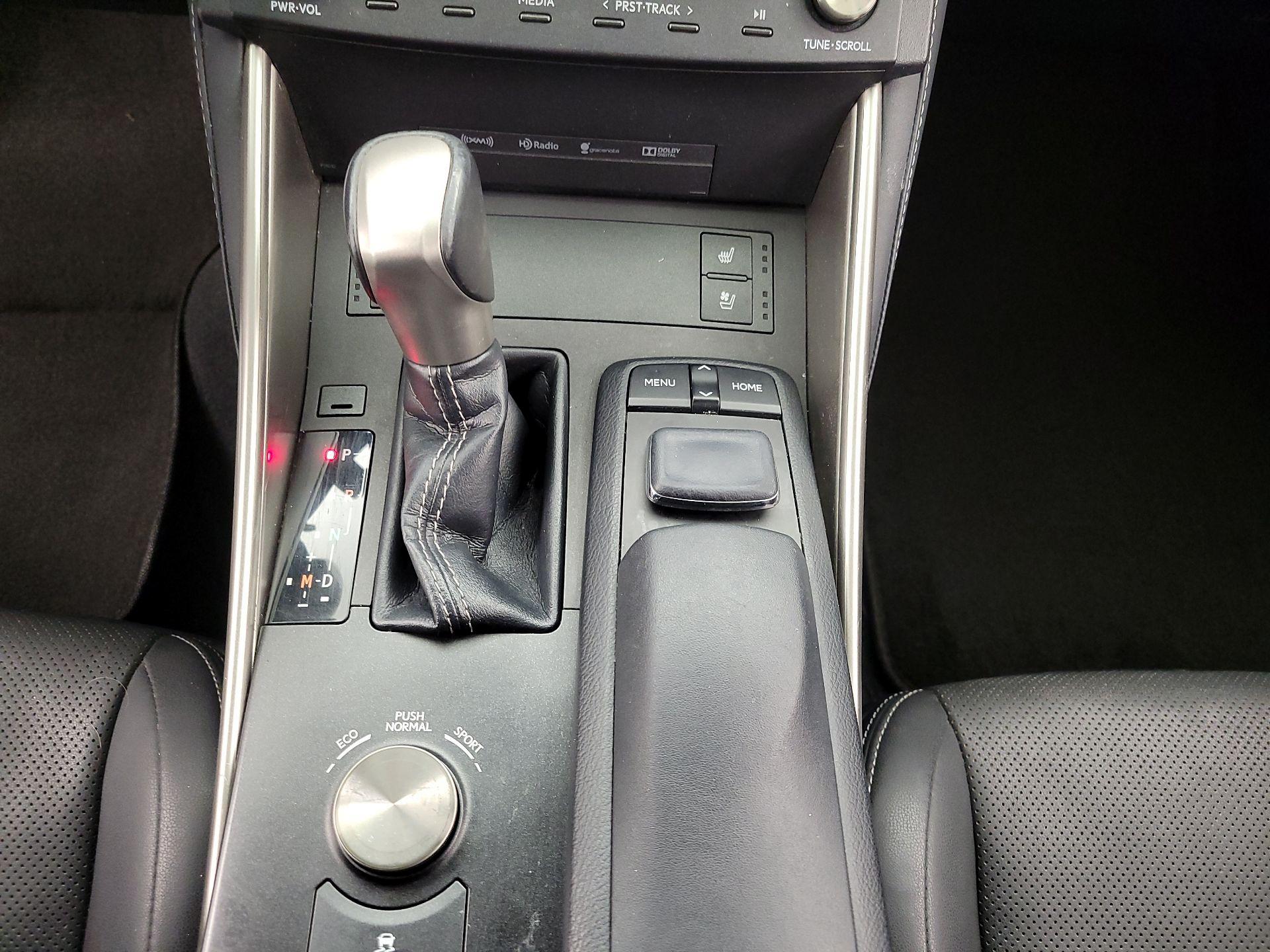 Thumbnail: 2015 Lexus IS - 17