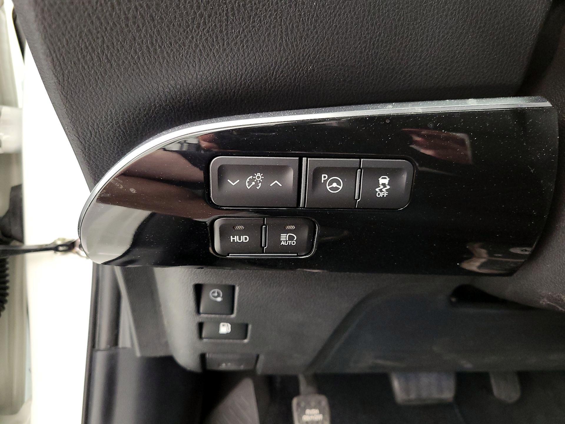 Thumbnail: 2019 Toyota Prius Prime - 13