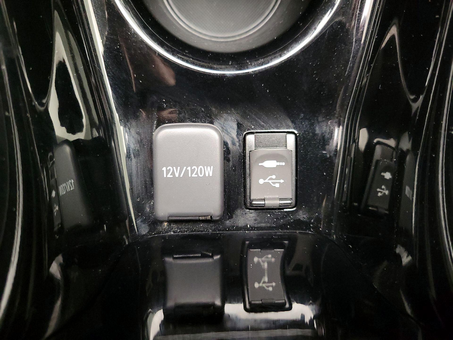 Thumbnail: 2019 Toyota Prius Prime - 19