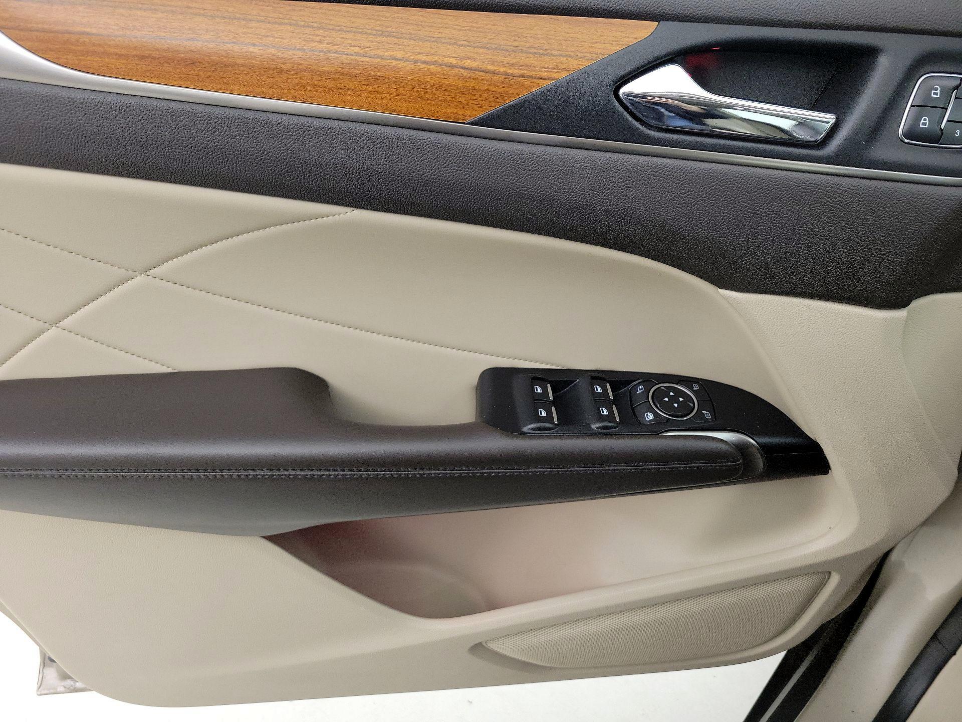 Thumbnail: 2017 Lincoln MKC - 12