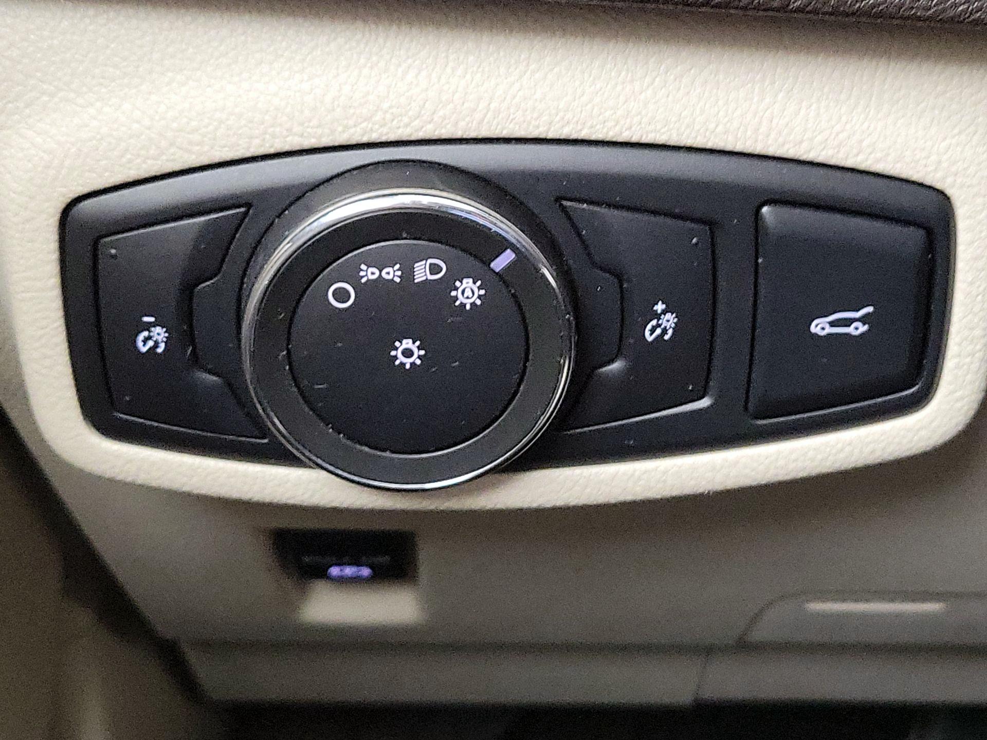 Thumbnail: 2017 Lincoln MKC - 13