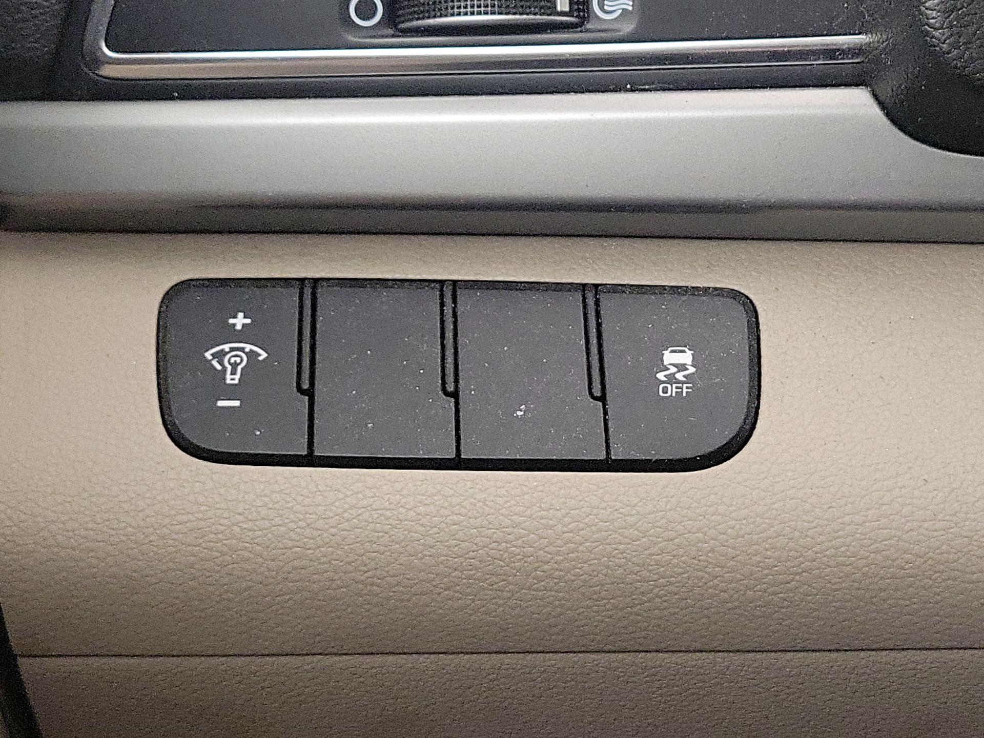 Thumbnail: 2018 Hyundai Elantra - 13