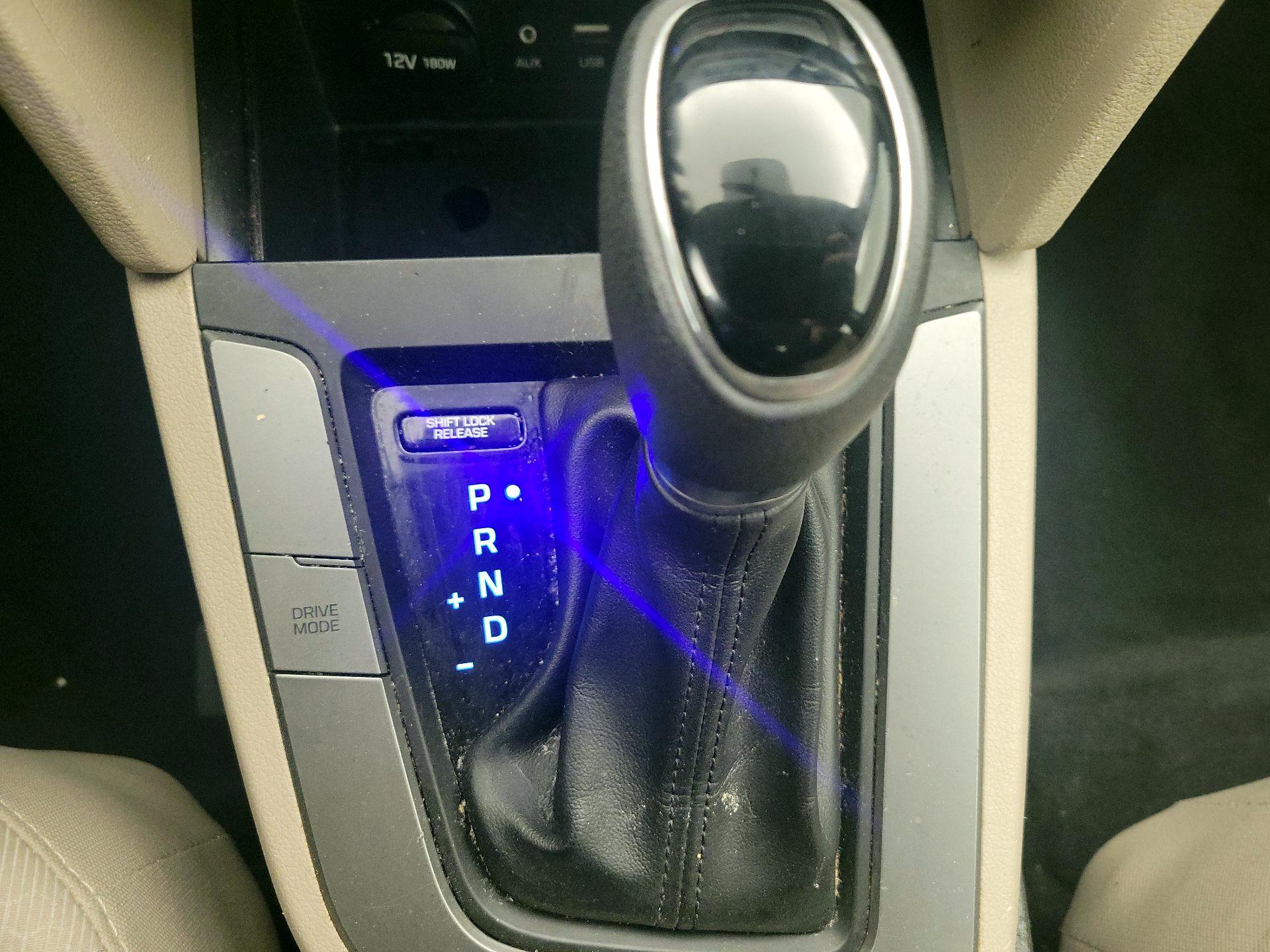 Thumbnail: 2018 Hyundai Elantra - 16