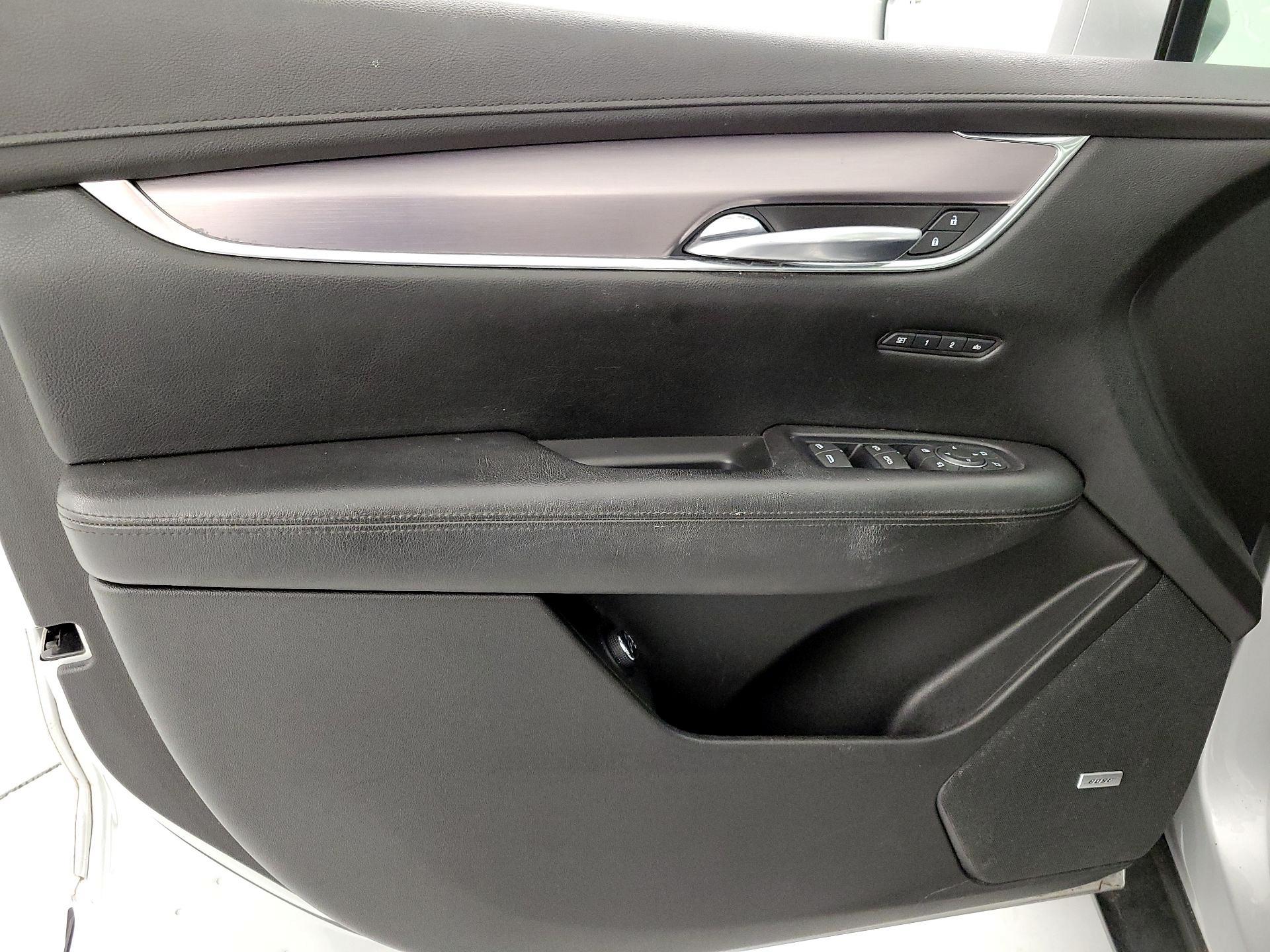 Thumbnail: 2017 Cadillac XT5 - 12