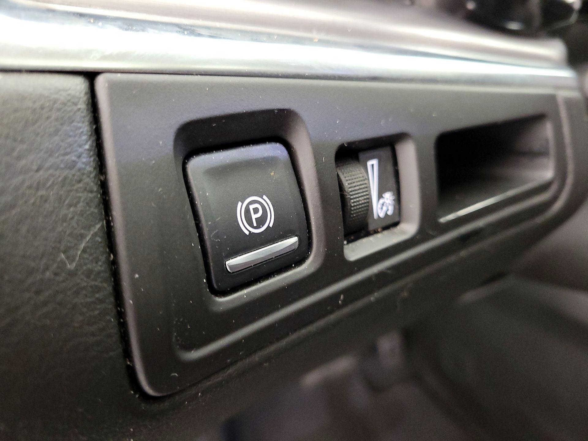 Thumbnail: 2017 Cadillac XT5 - 13