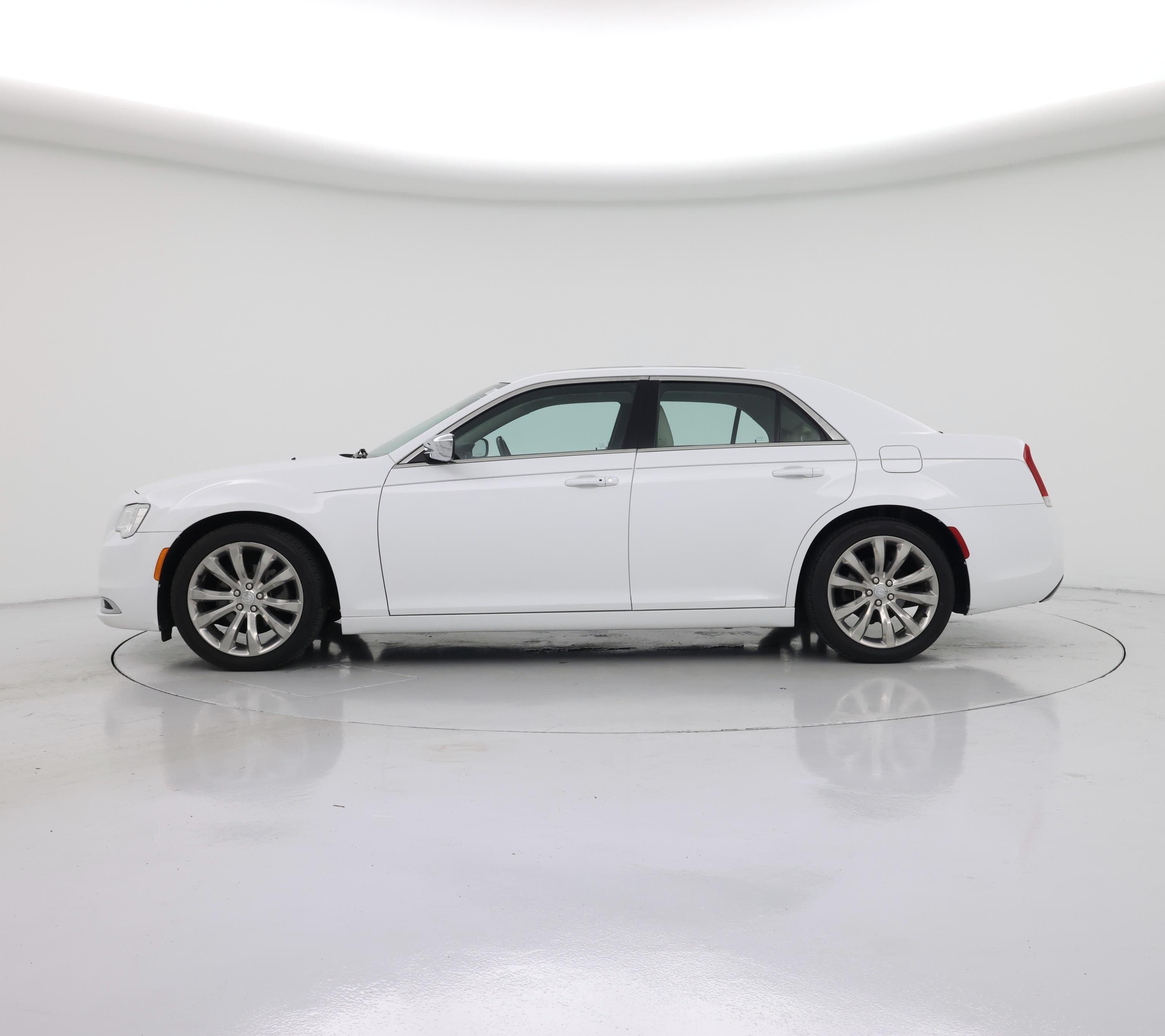 Thumbnail: 2020 Chrysler 300 - 3