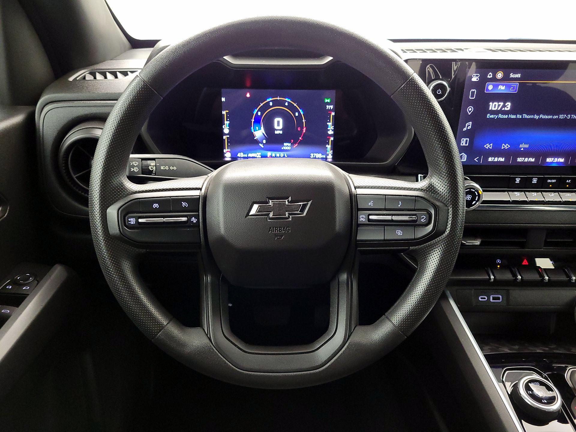 Thumbnail: 2023 Chevrolet Colorado - 10