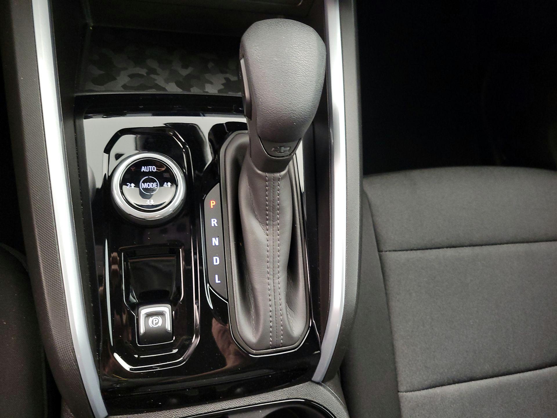 Thumbnail: 2023 Chevrolet Colorado - 17