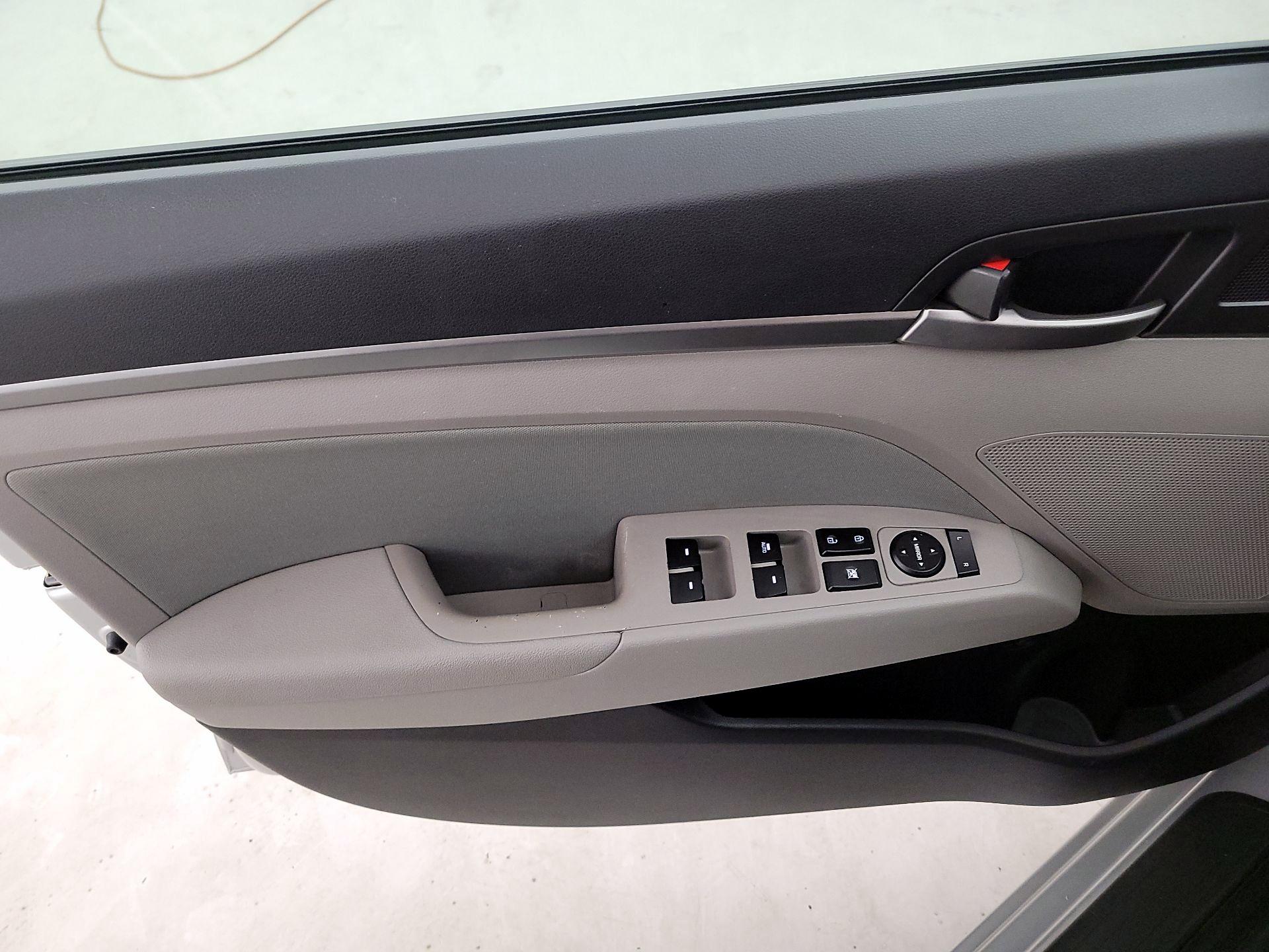 Thumbnail: 2017 Hyundai Elantra - 12