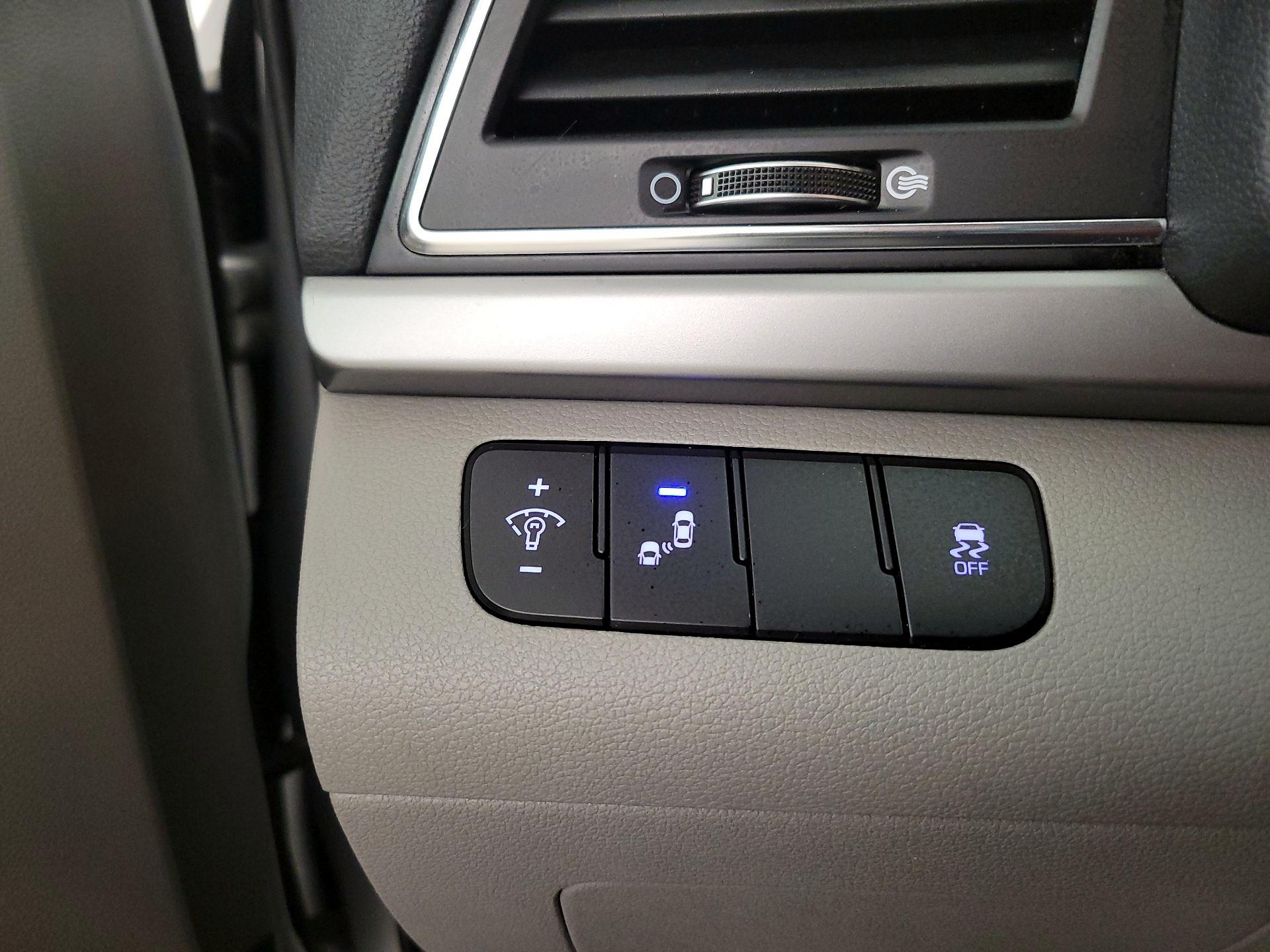 Thumbnail: 2017 Hyundai Elantra - 13