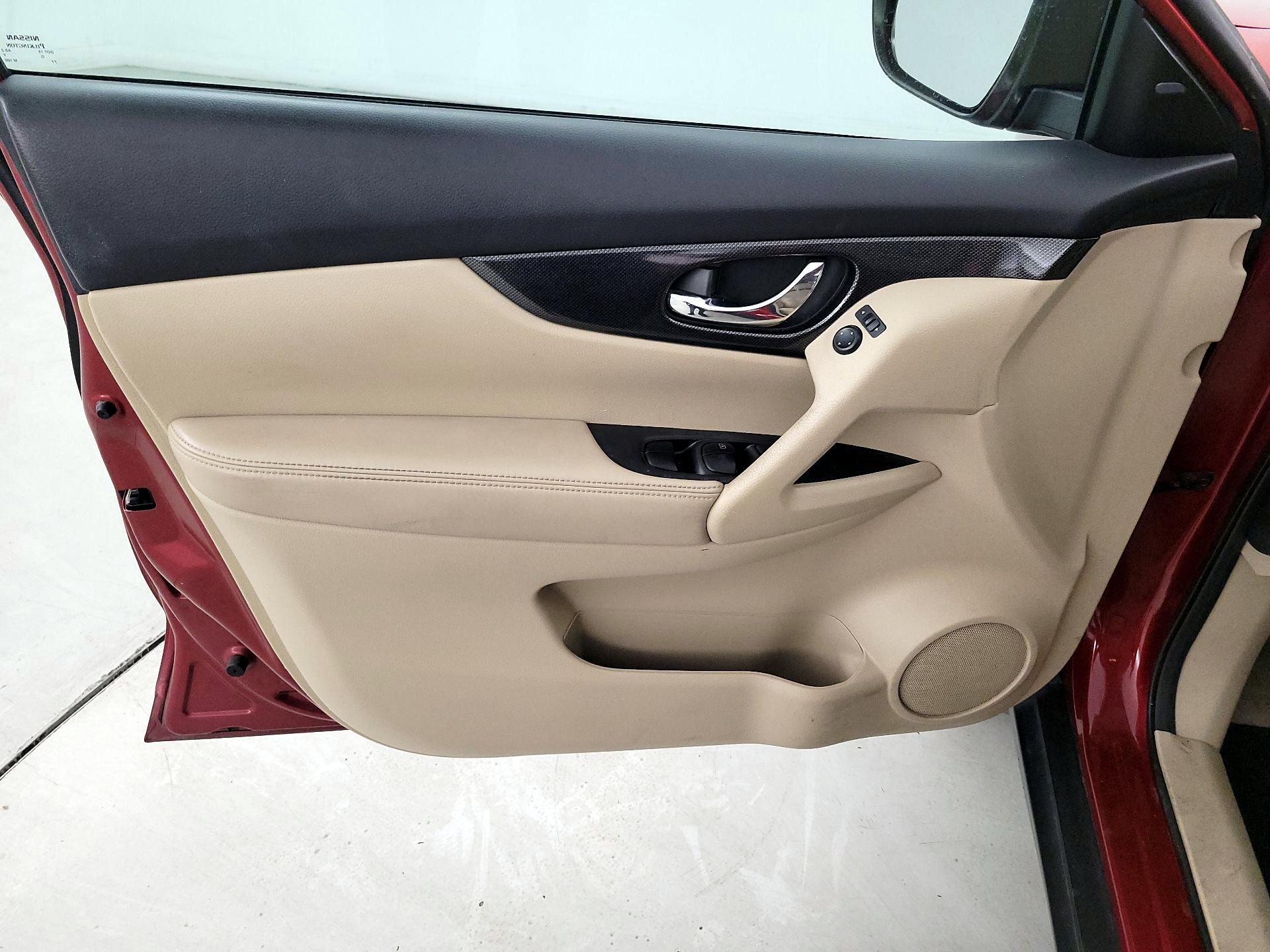 Thumbnail: 2015 Nissan Rogue - 12