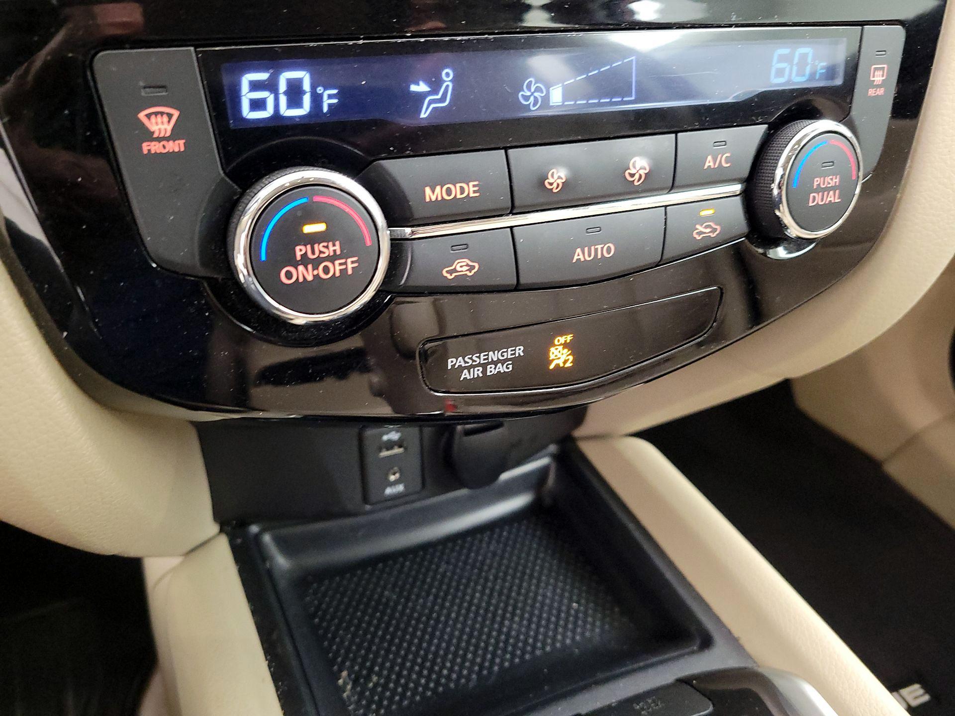 Thumbnail: 2015 Nissan Rogue - 17