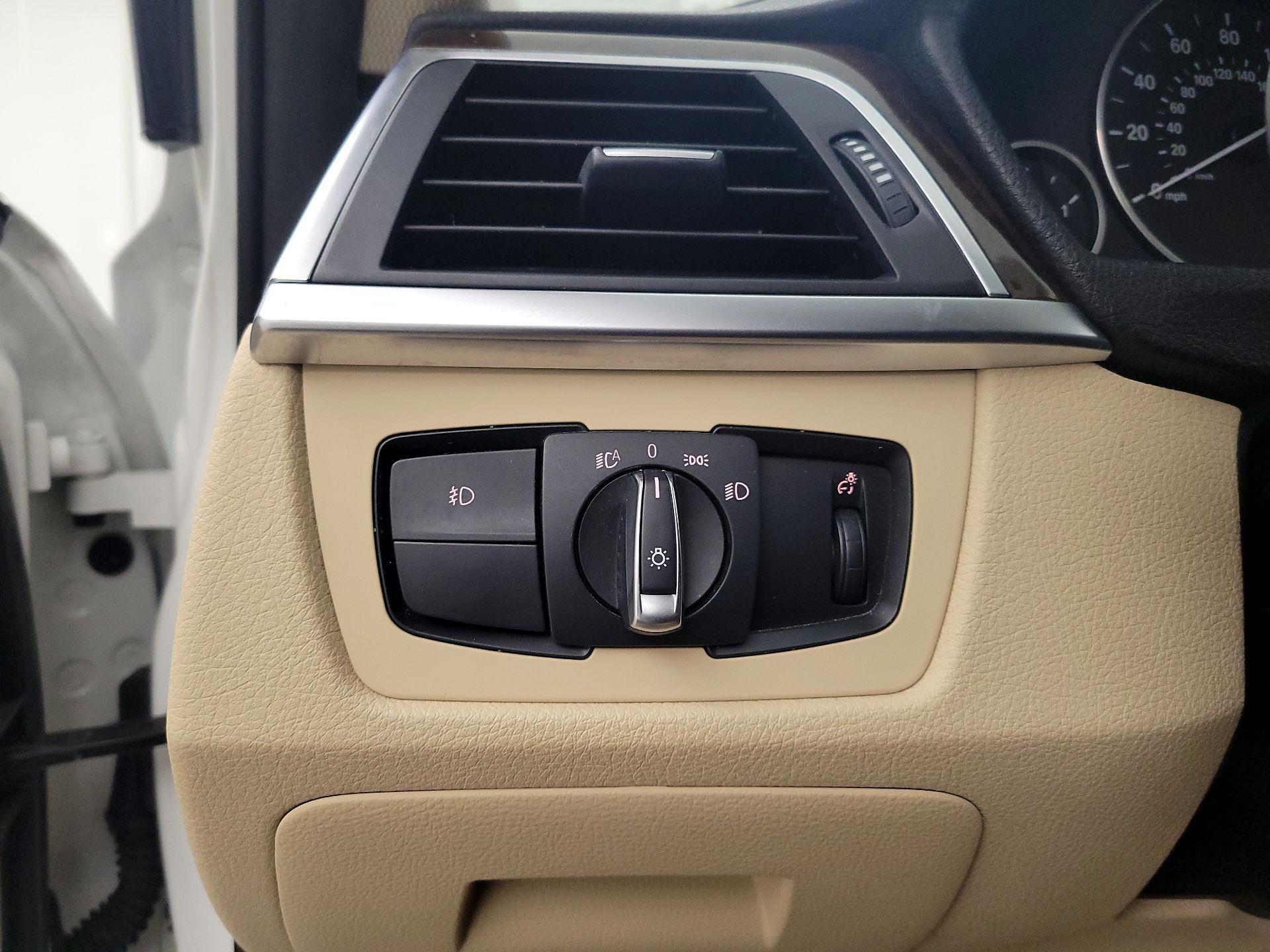 Thumbnail: 2016 BMW 3 Series - 13