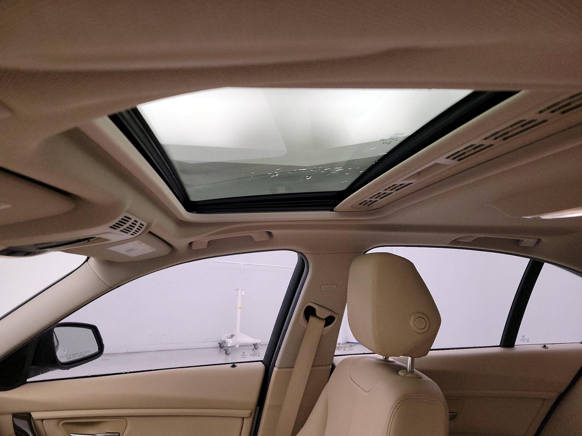 Thumbnail: 2016 BMW 3 Series - 19