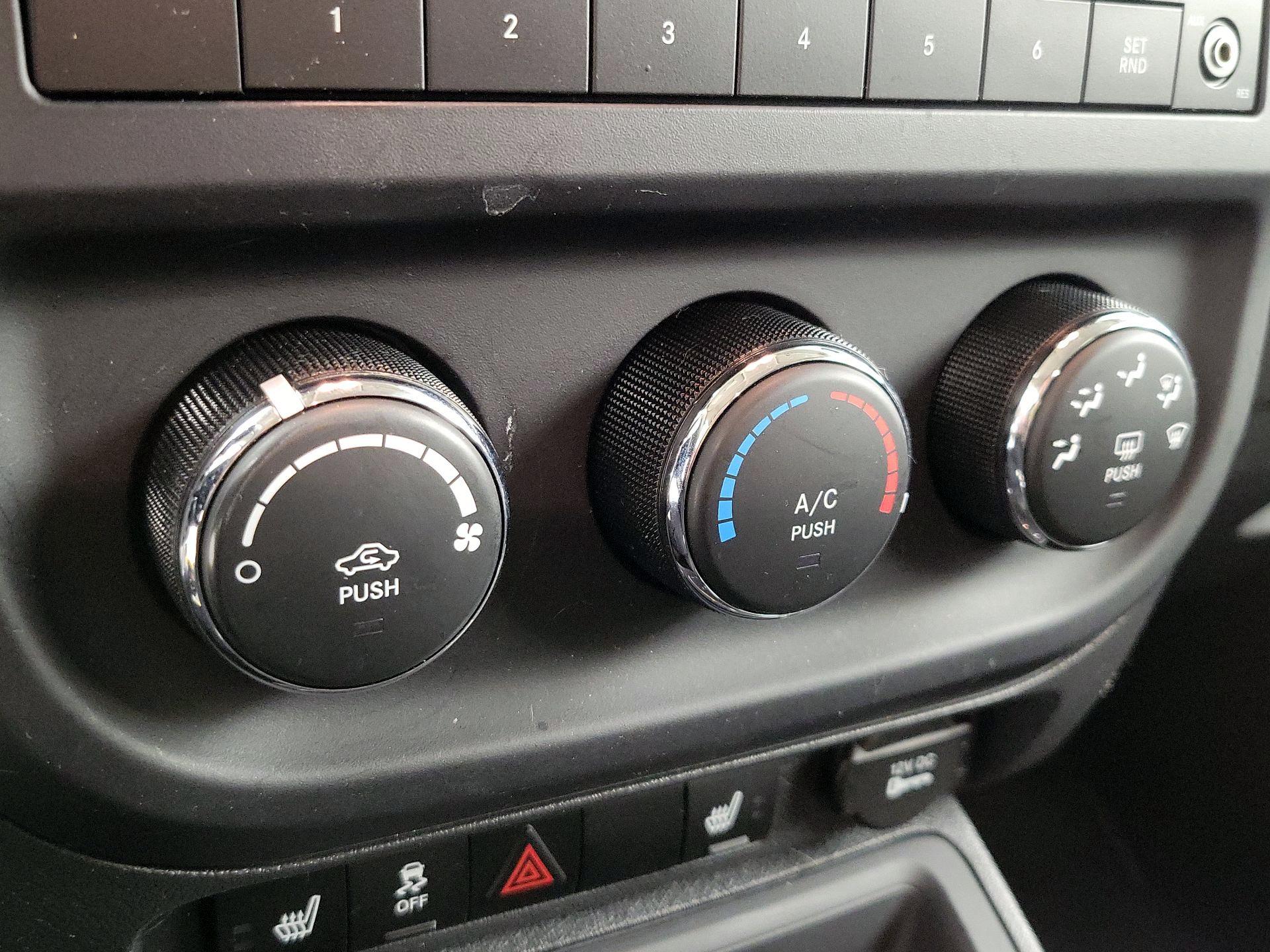 Thumbnail: 2015 Jeep Patriot - 14