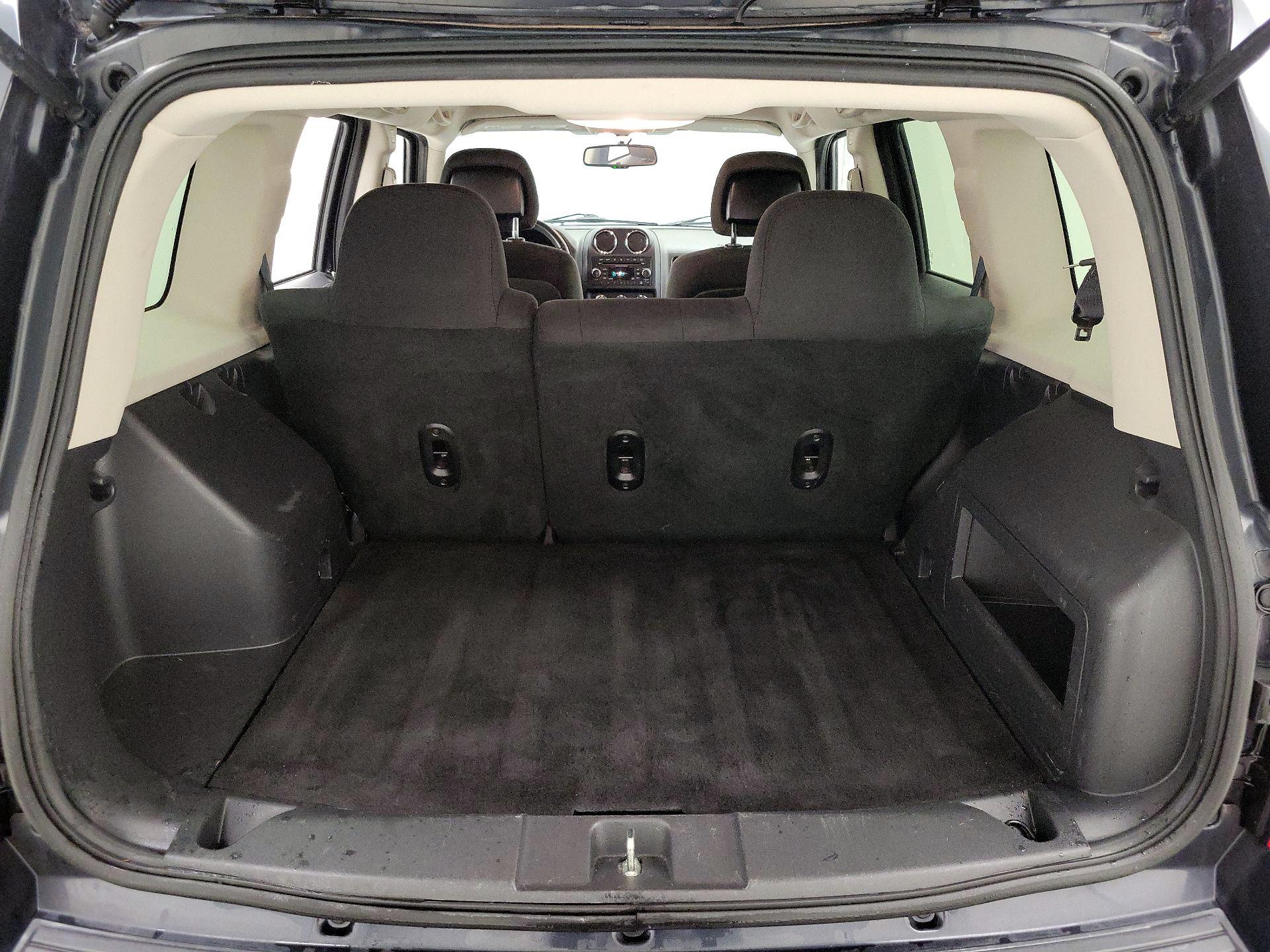 Thumbnail: 2015 Jeep Patriot - 18