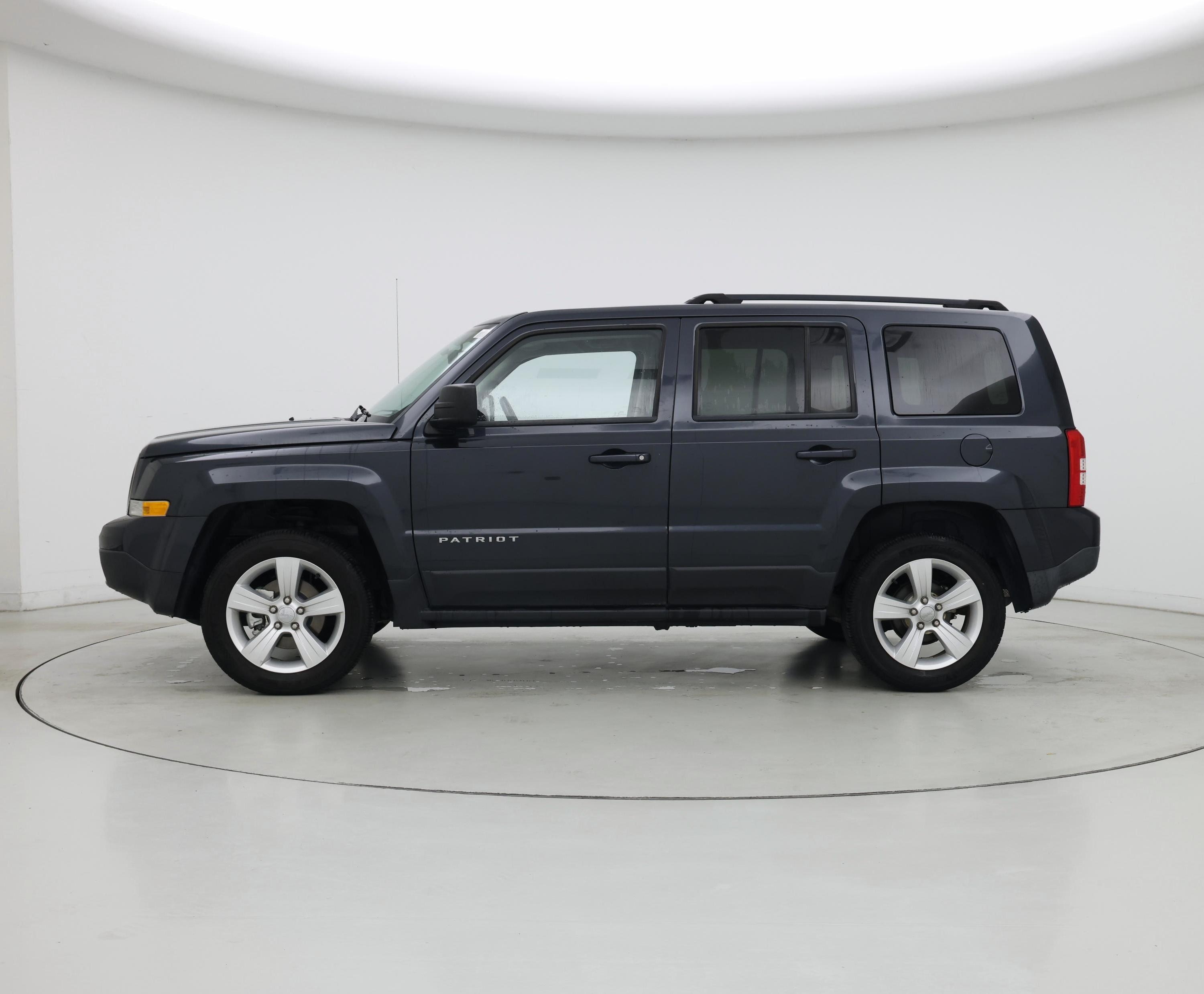 Thumbnail: 2015 Jeep Patriot - 3
