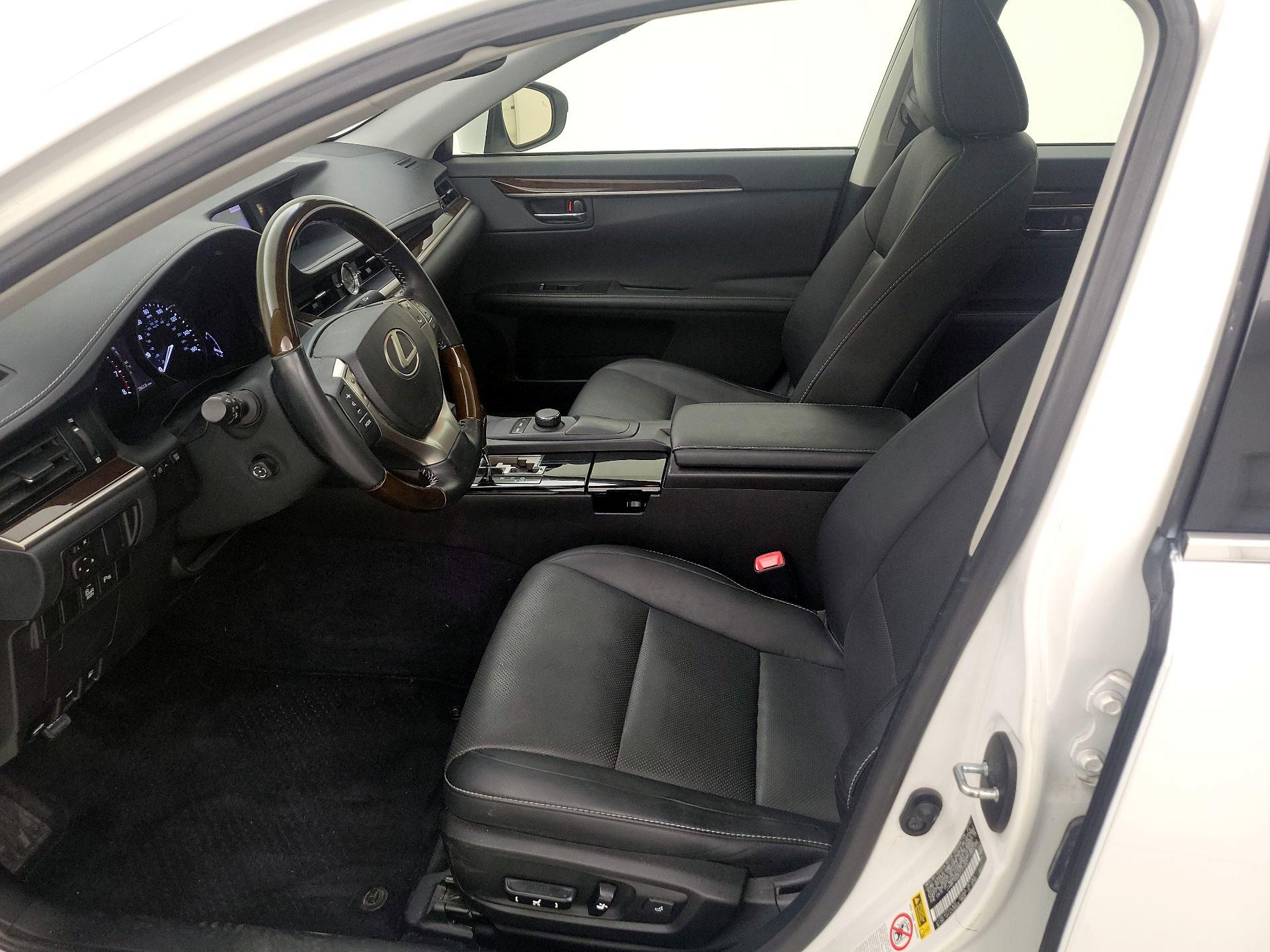 Thumbnail: 2014 Lexus ES - 11