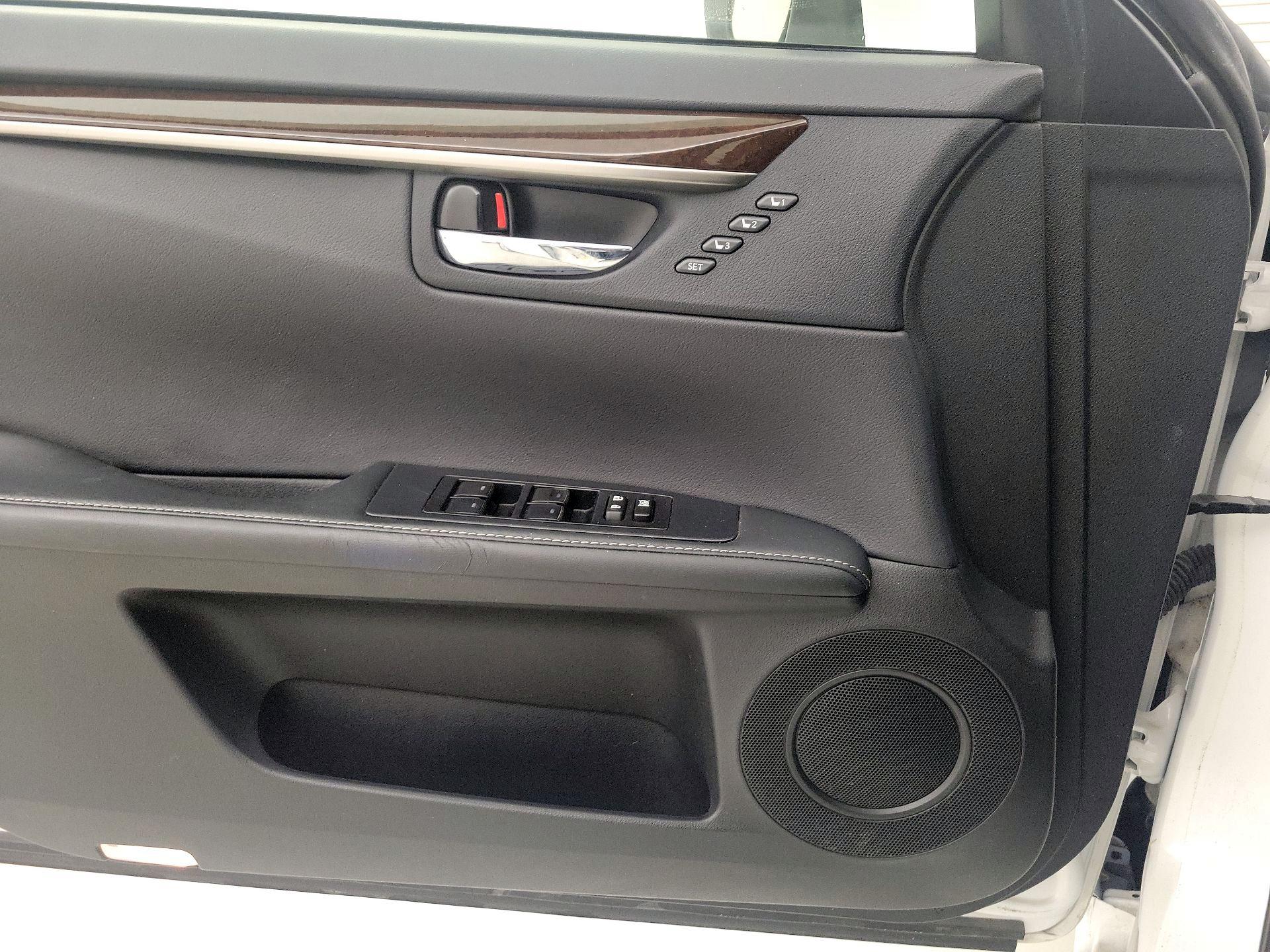 Thumbnail: 2014 Lexus ES - 12