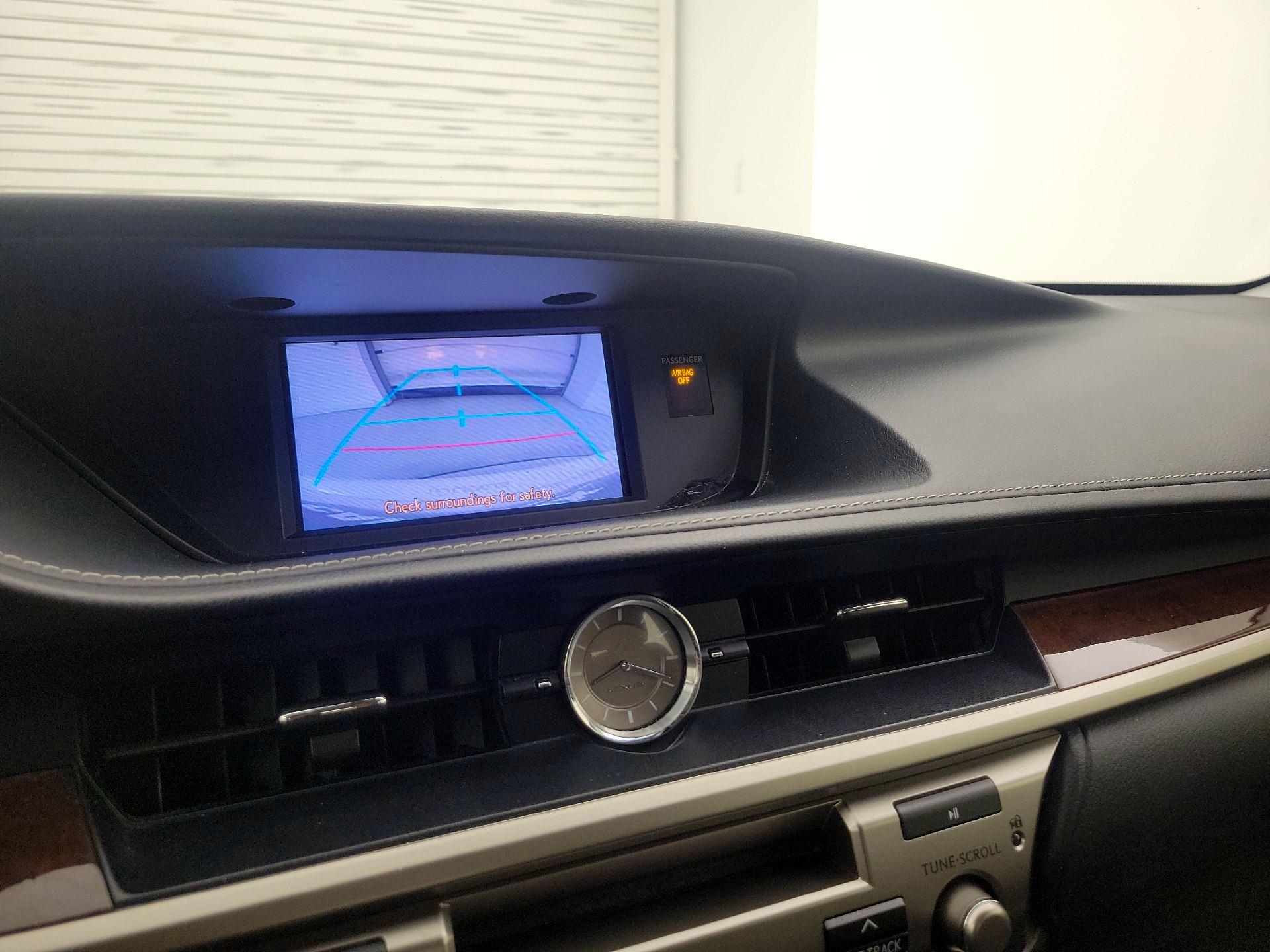 Thumbnail: 2014 Lexus ES - 14