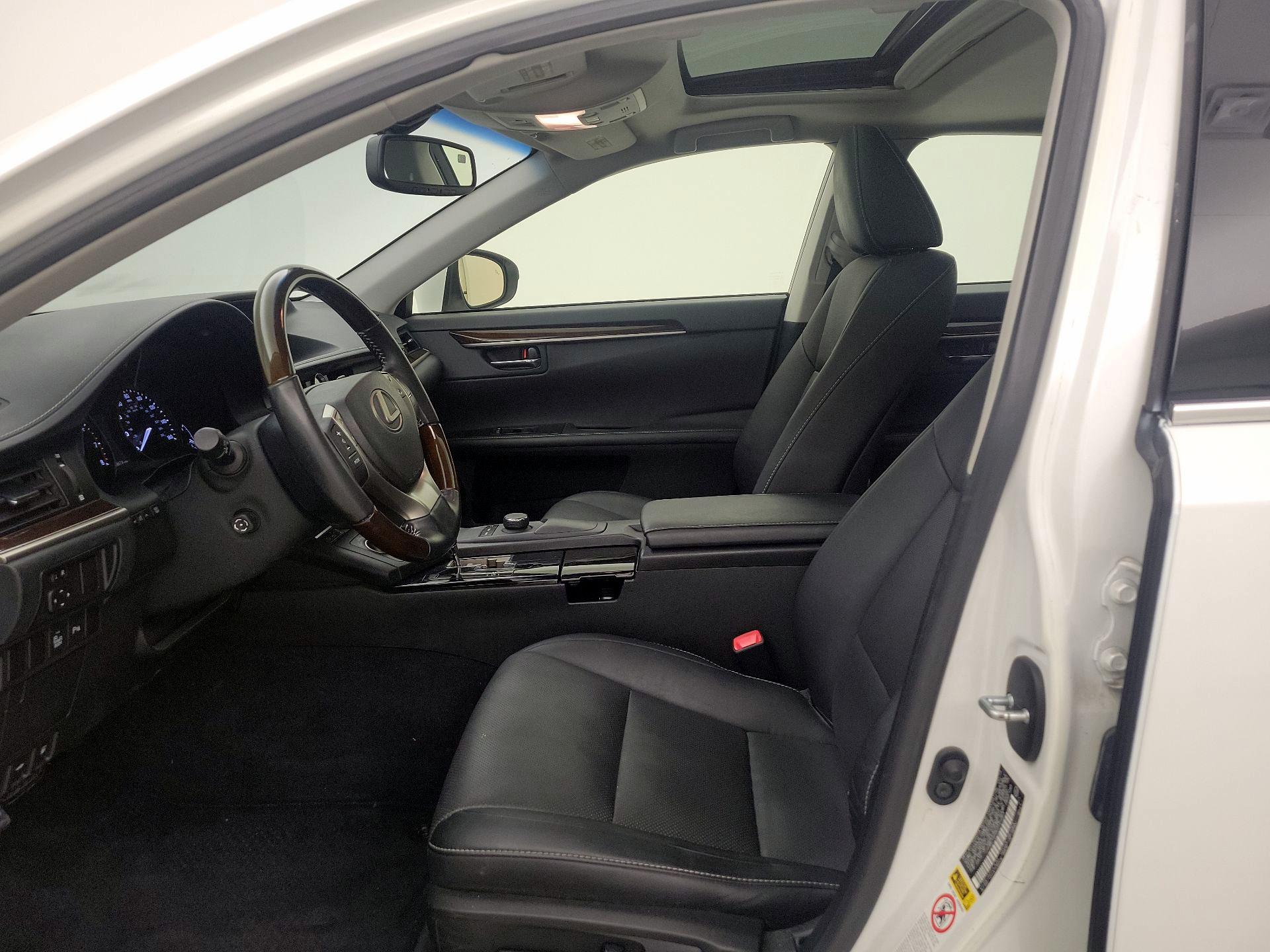 Thumbnail: 2014 Lexus ES - 18