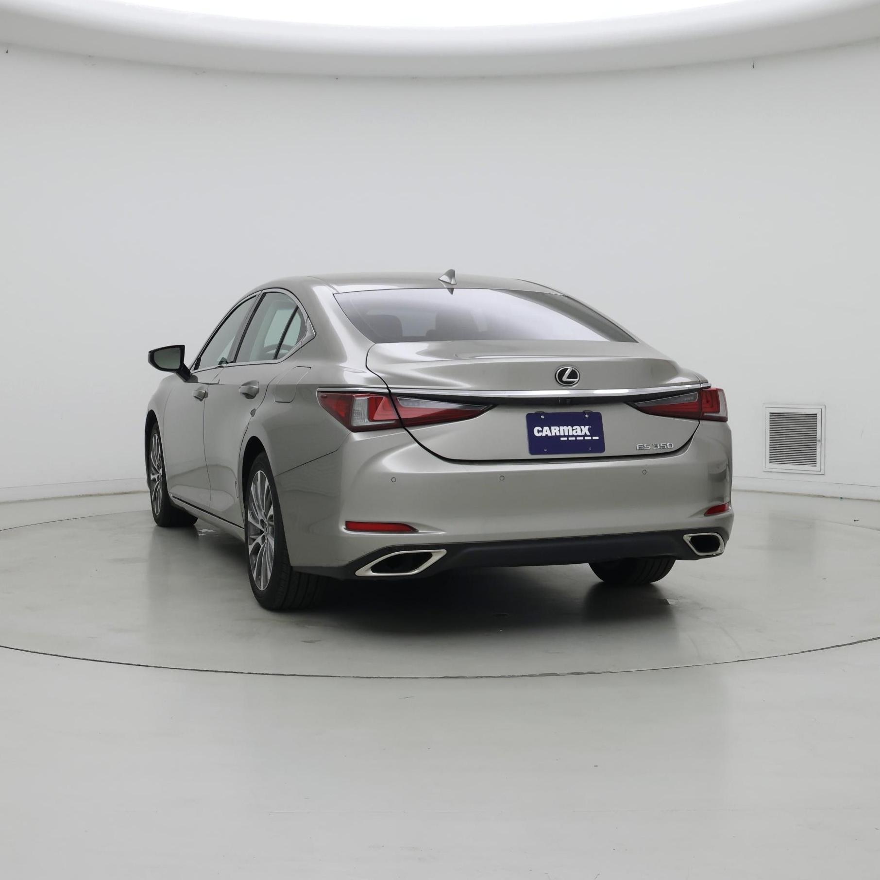 Thumbnail: 2019 Lexus ES - 2